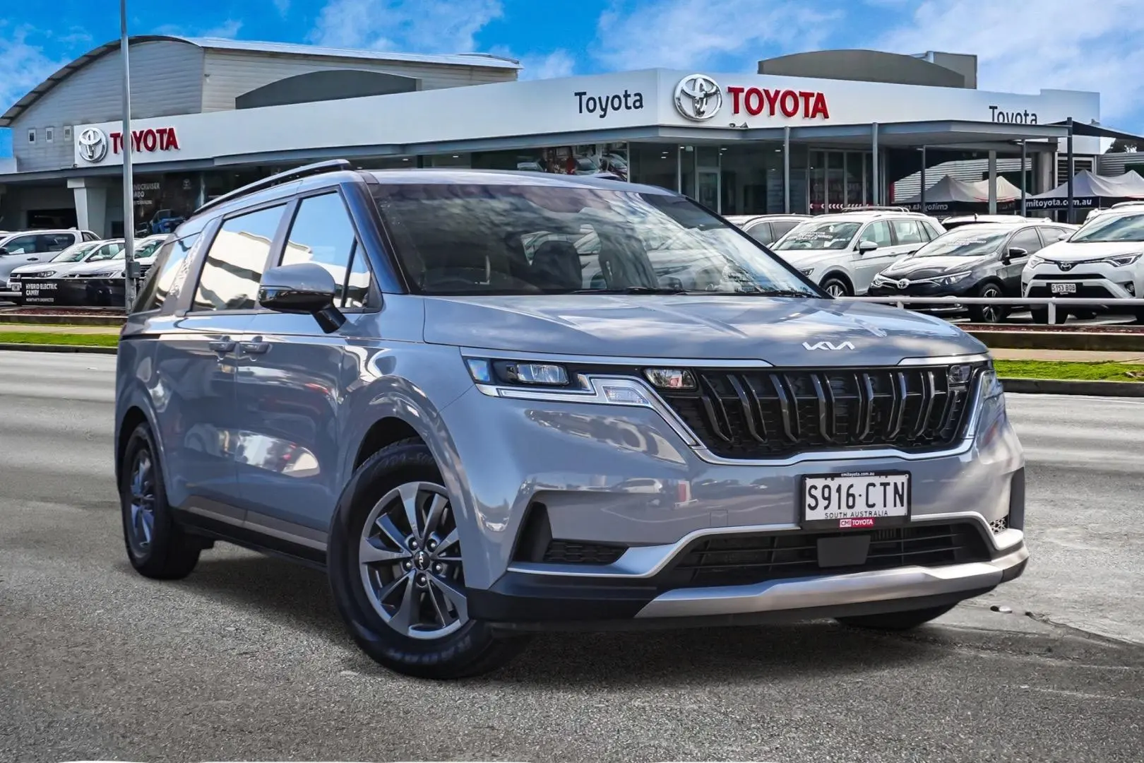 2022 Kia Carnival Image