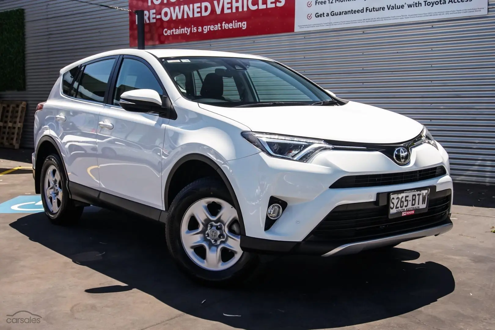 2017 Toyota RAV4 Image 1