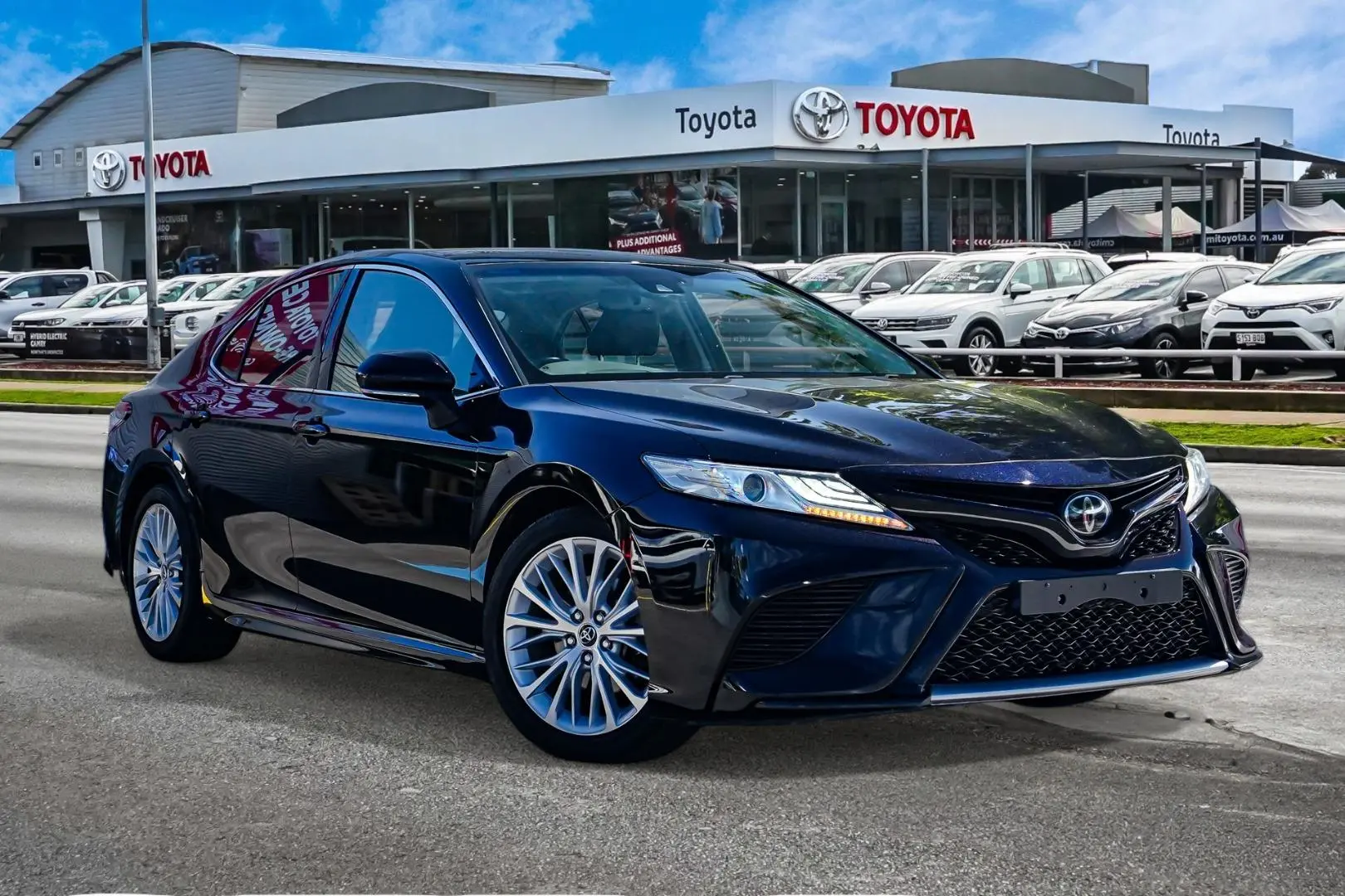 2019 Toyota Camry Gallery Image 1