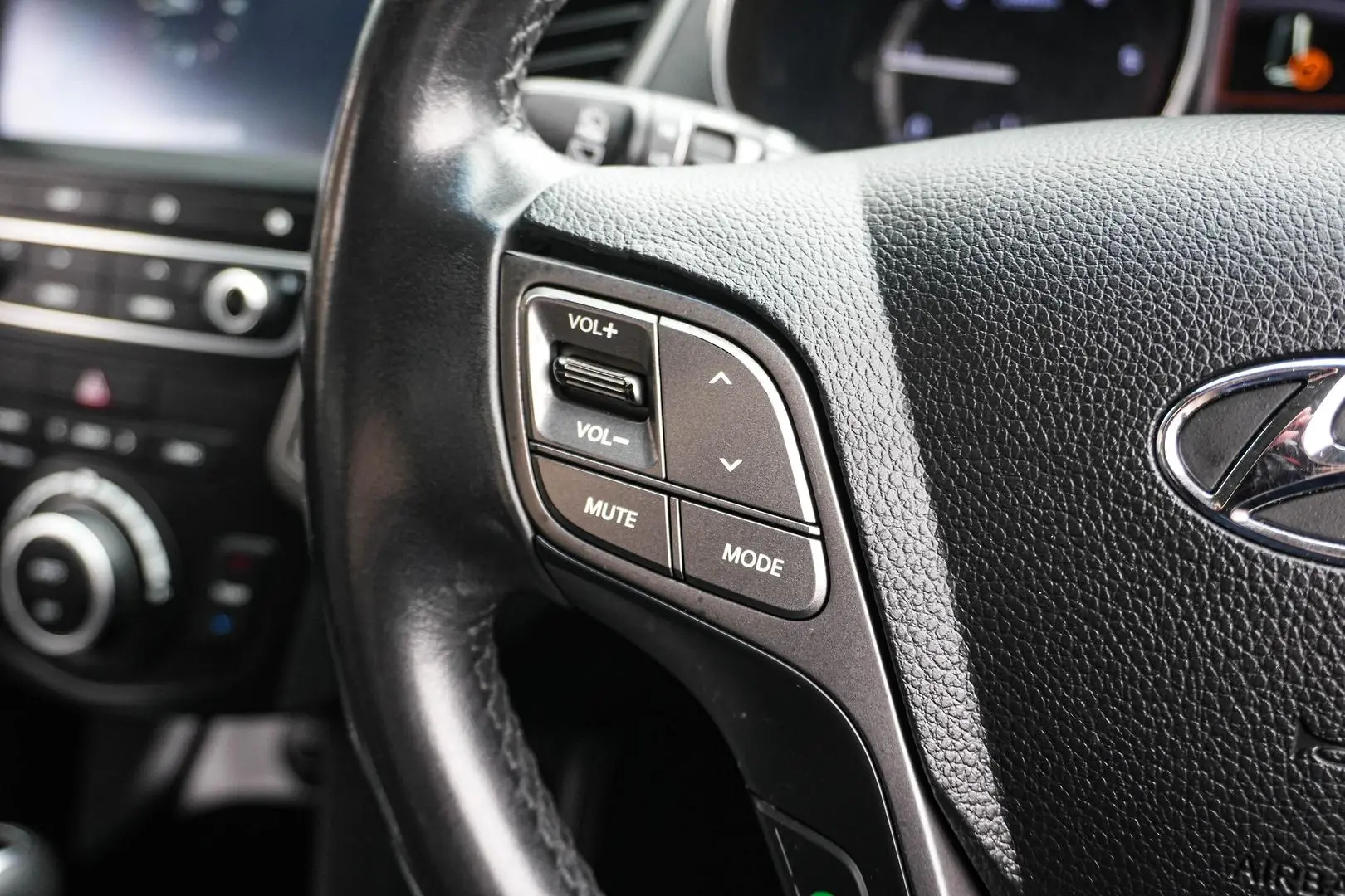 2015 Hyundai Santa Fe Gallery Image 19
