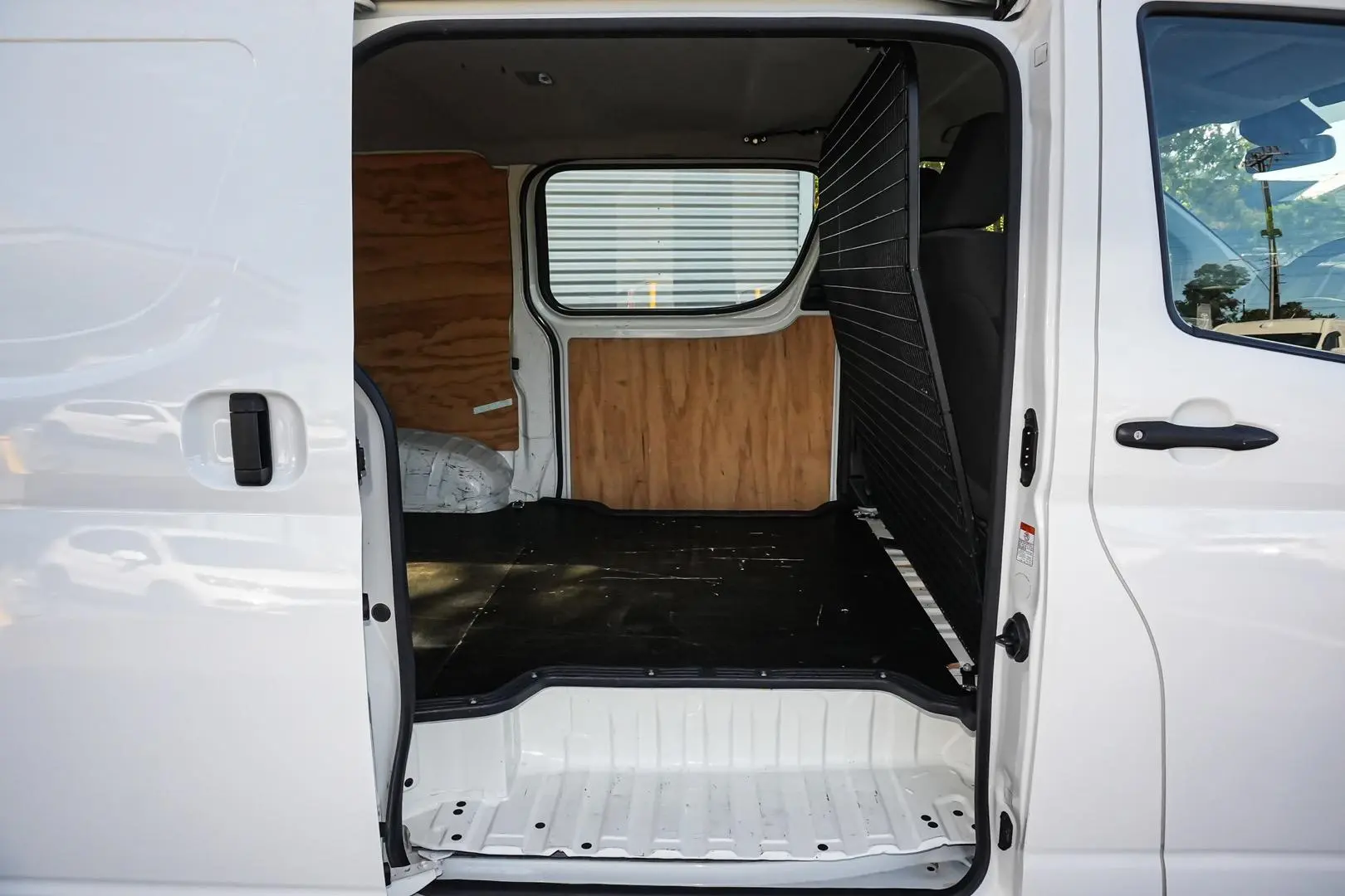 2021 Toyota Hiace Gallery Image 9