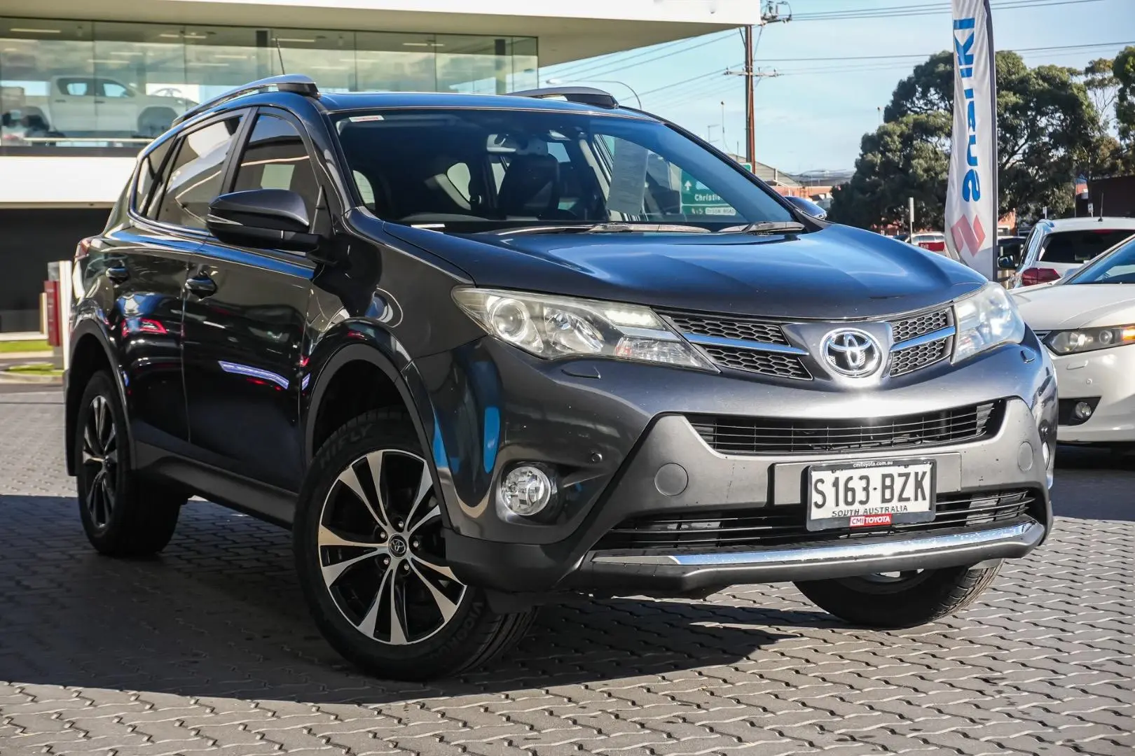 2015 Toyota RAV4 Gallery Image 2