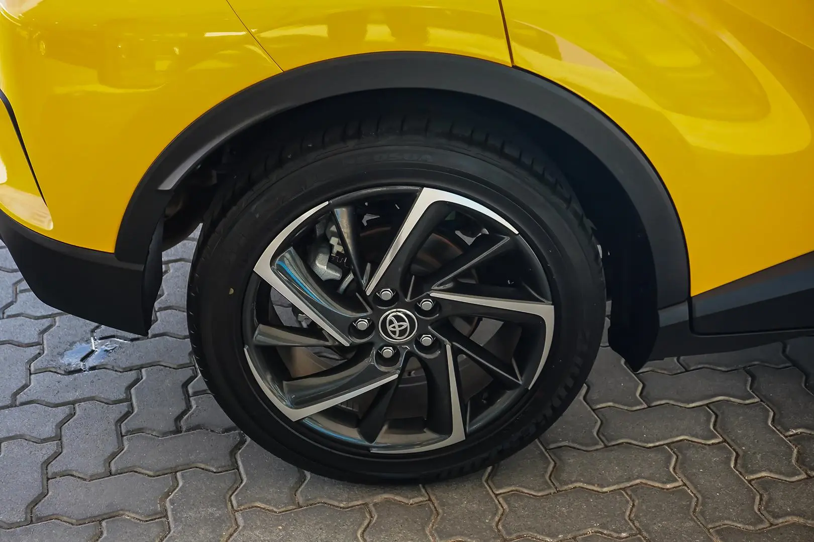 2023 Toyota C-HR Gallery Image 16