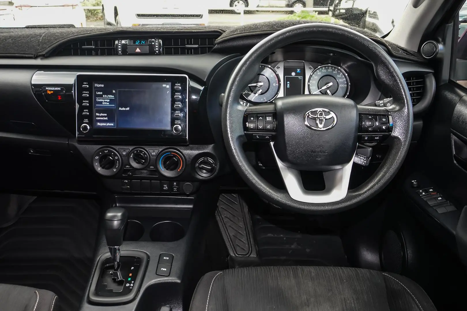 2022 Toyota Hilux Gallery Image 8