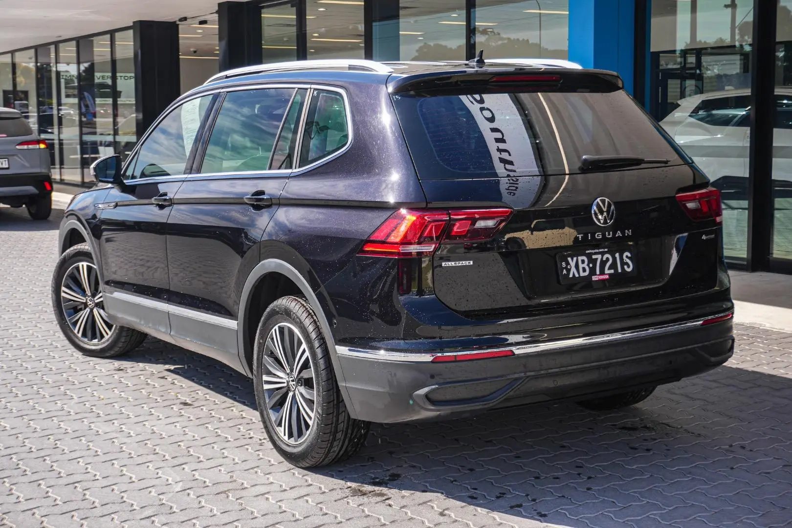 2022 Volkswagen Tiguan Gallery Image 3