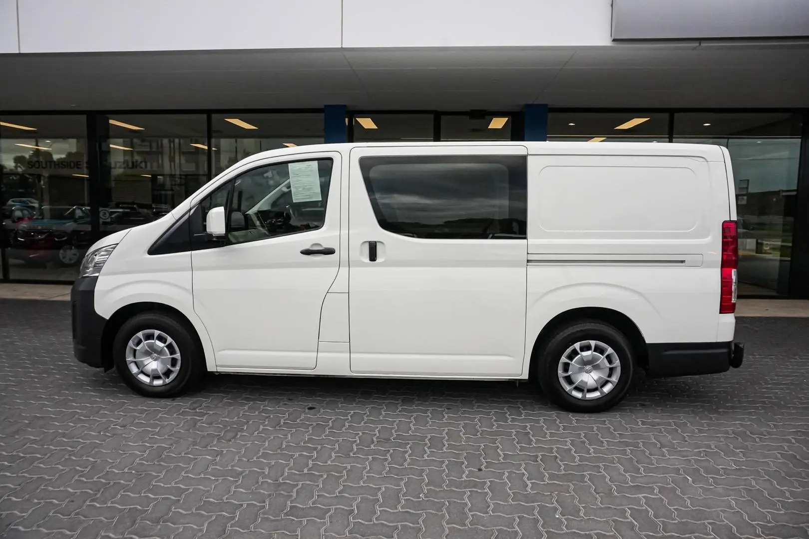 2021 Toyota Hiace Gallery Image 4