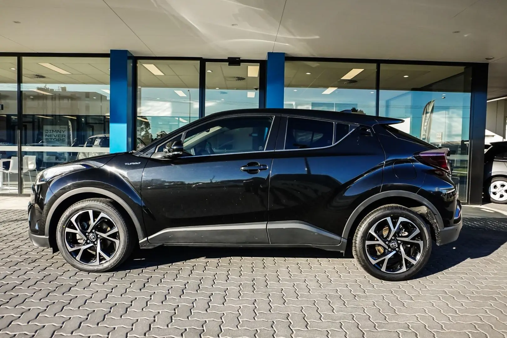 2017 Toyota C-HR Gallery Image 4