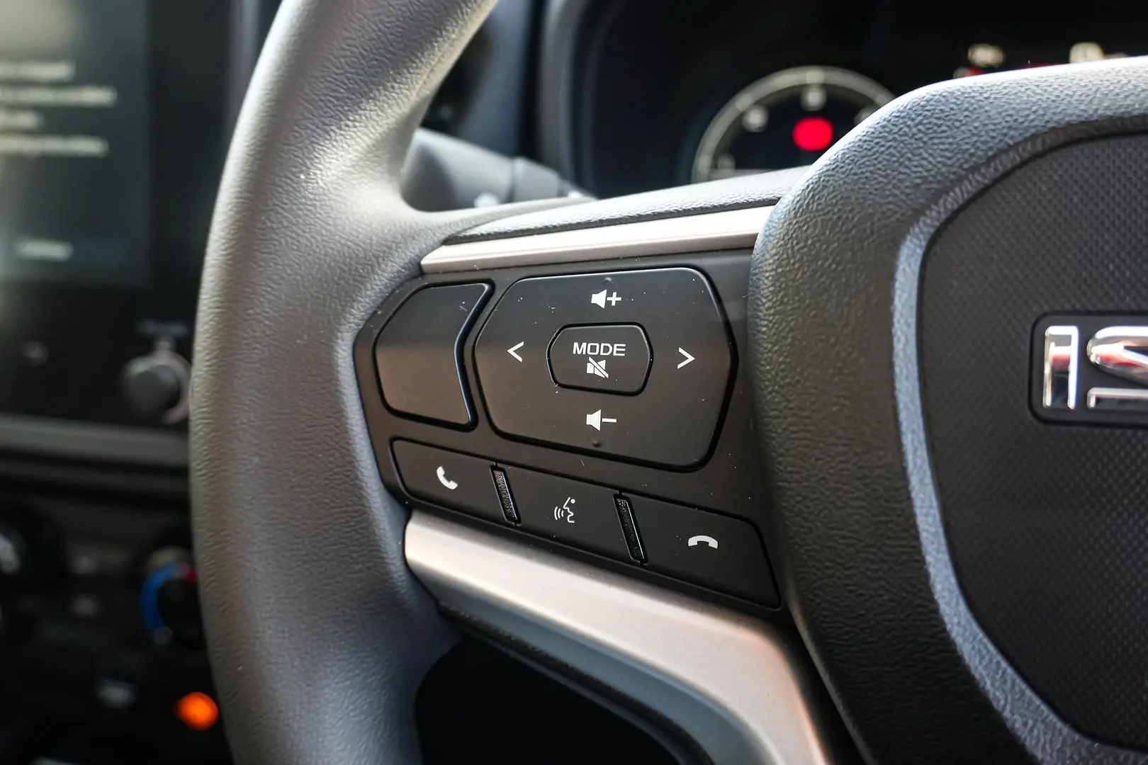 2024 Isuzu D-MAX Gallery Image 15