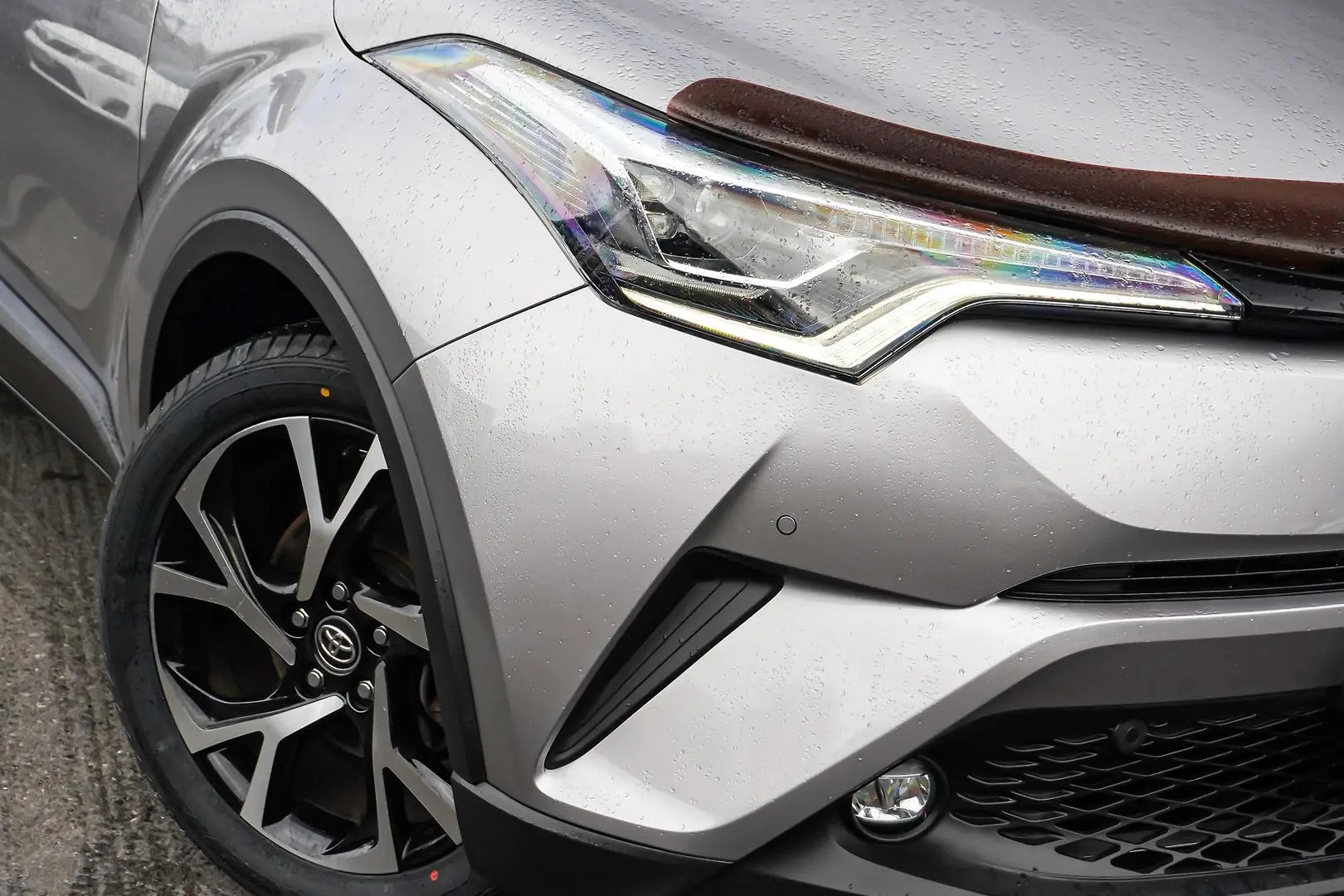 2018 Toyota C-HR Gallery Image 10