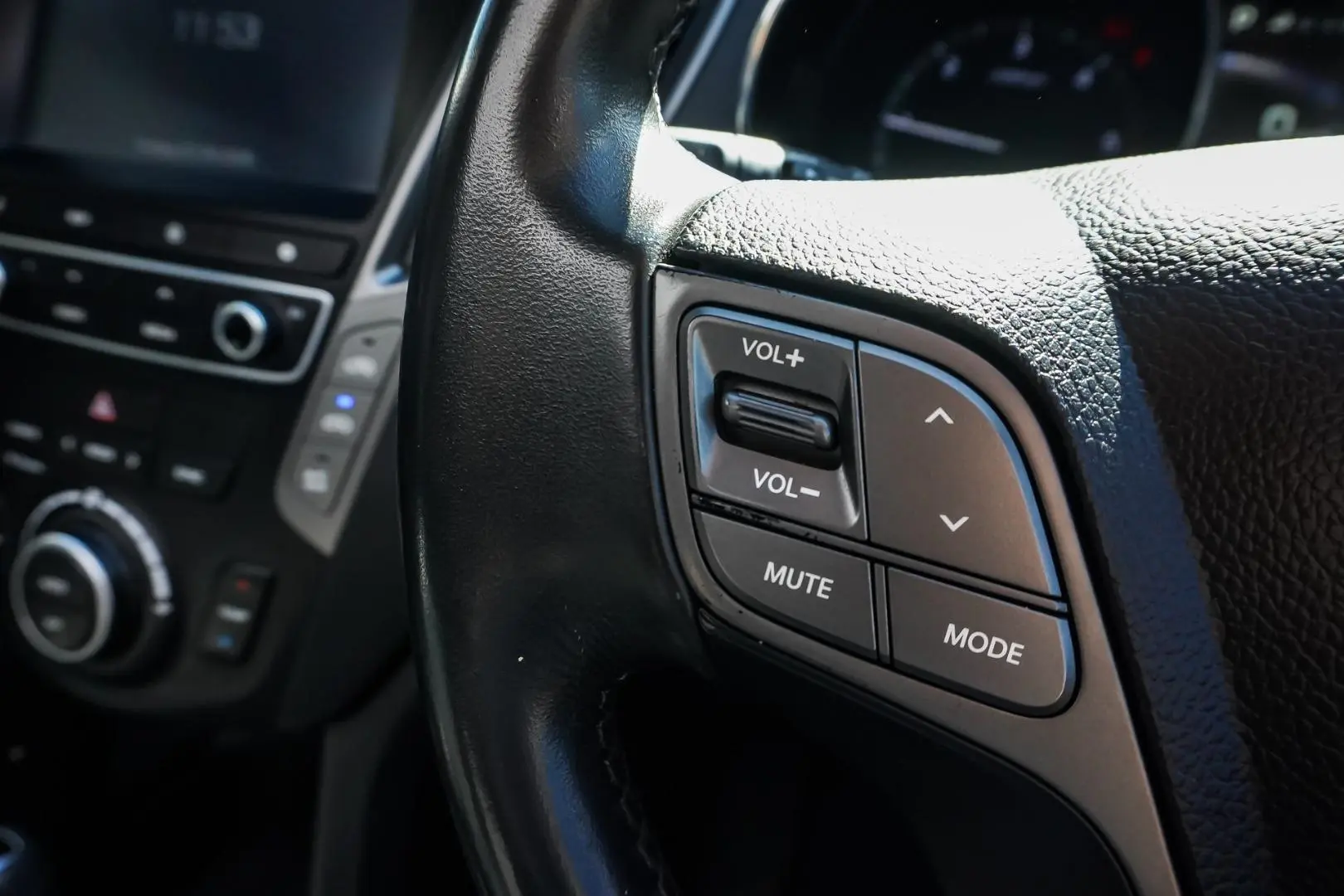 2015 Hyundai Santa Fe Gallery Image 19