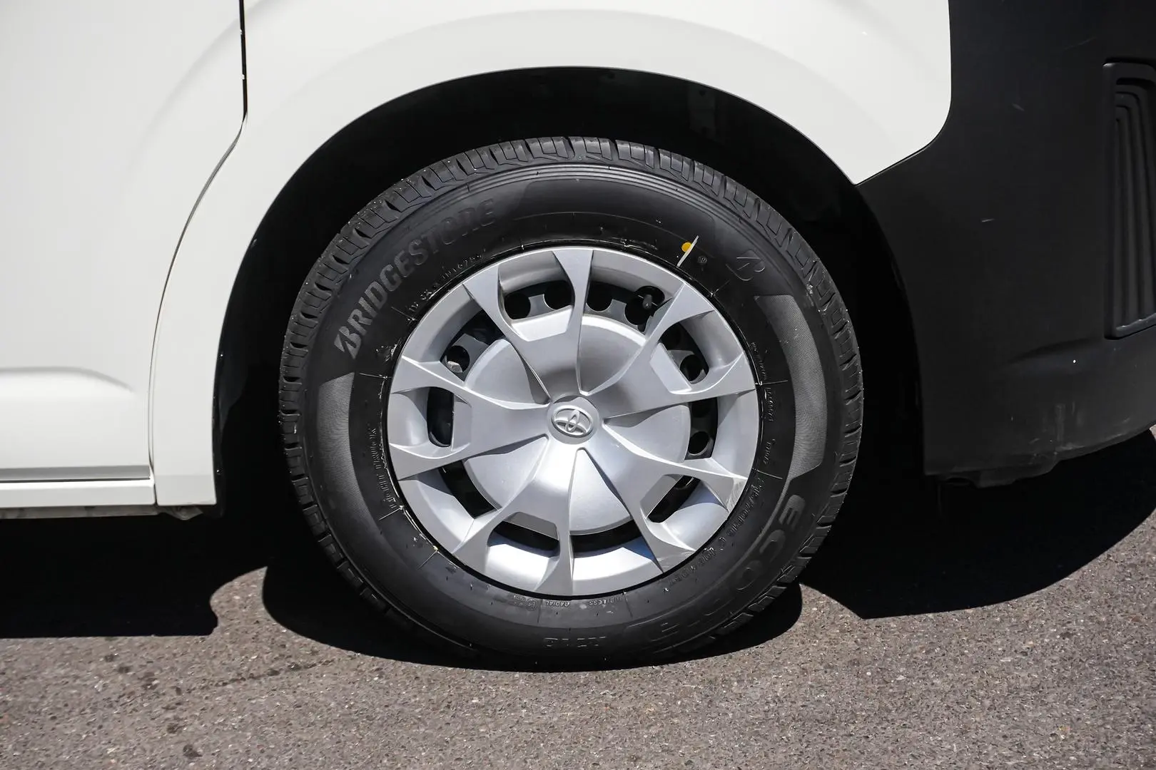 2021 Toyota Hiace Gallery Image 10