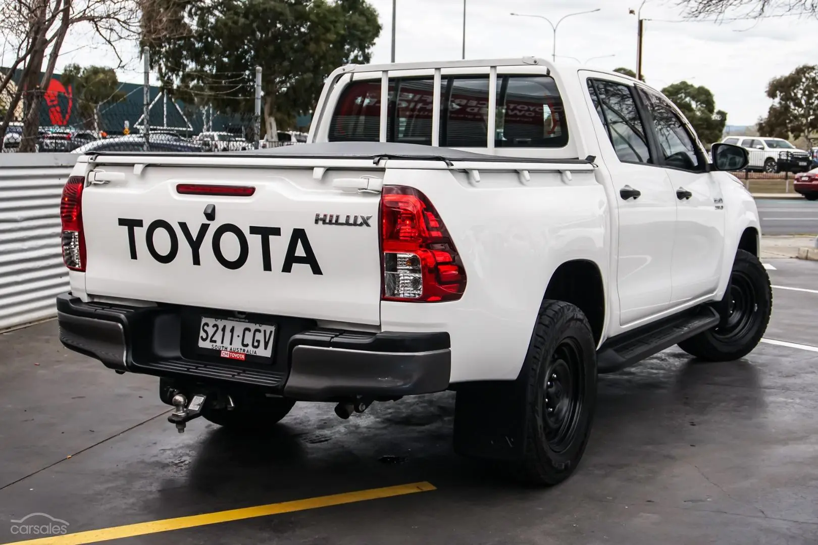 2020 Toyota Hilux Image 2