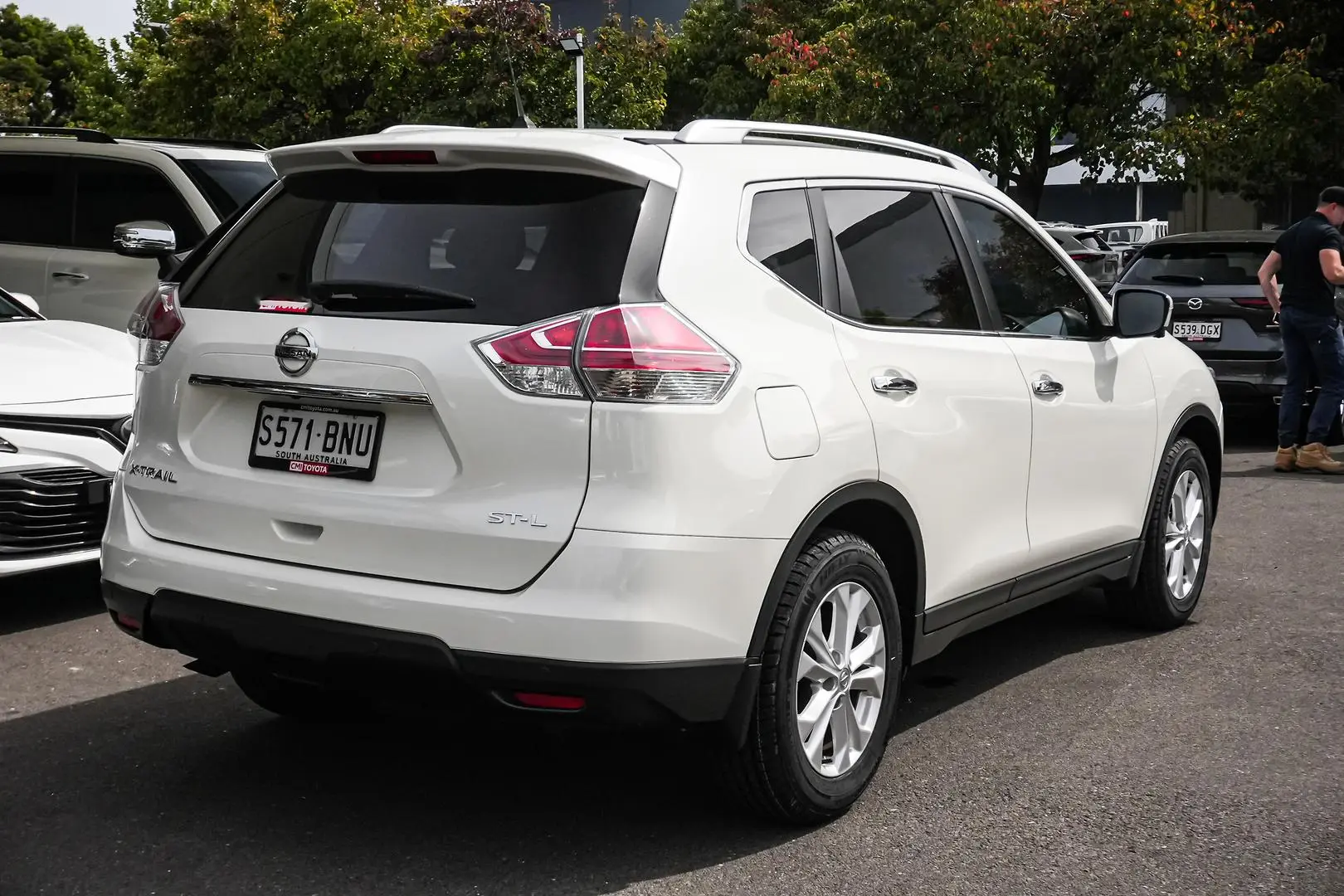 2017 Nissan X-TRAIL Gallery Image 3