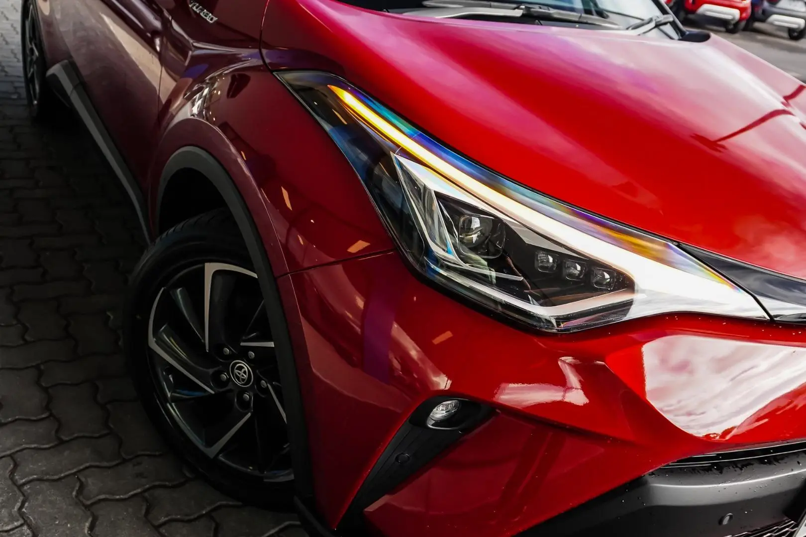 2020 Toyota C-HR Gallery Image 12