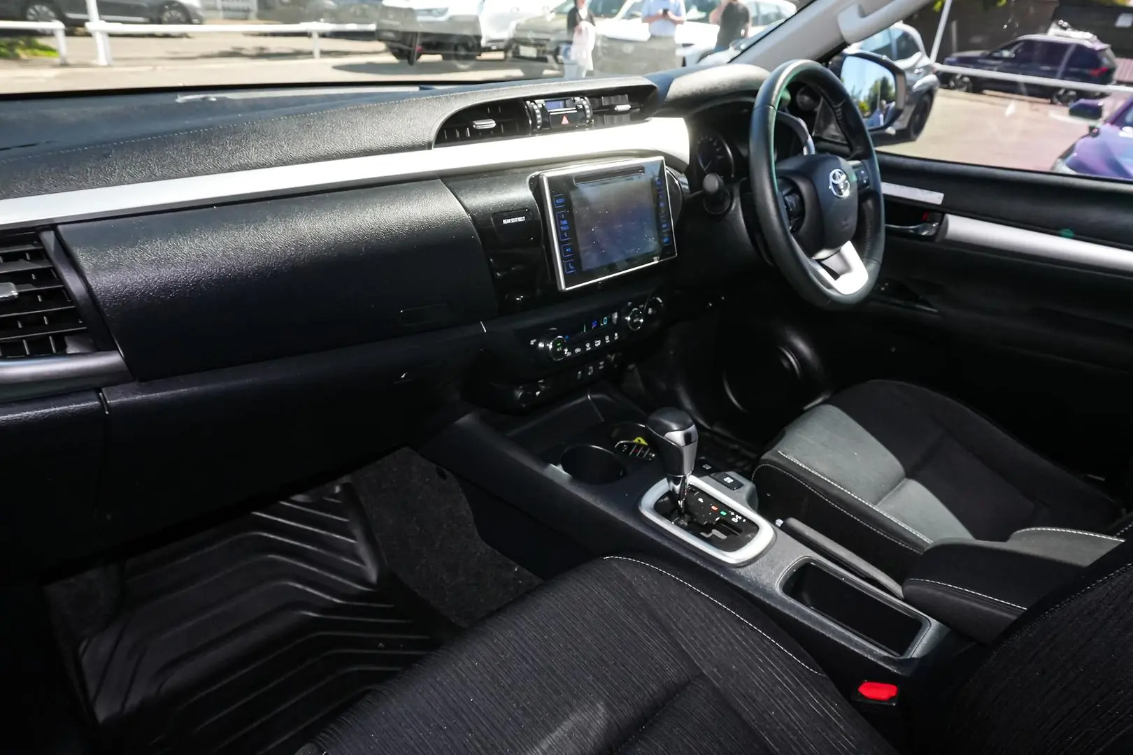 2016 Toyota Hilux Gallery Image 9