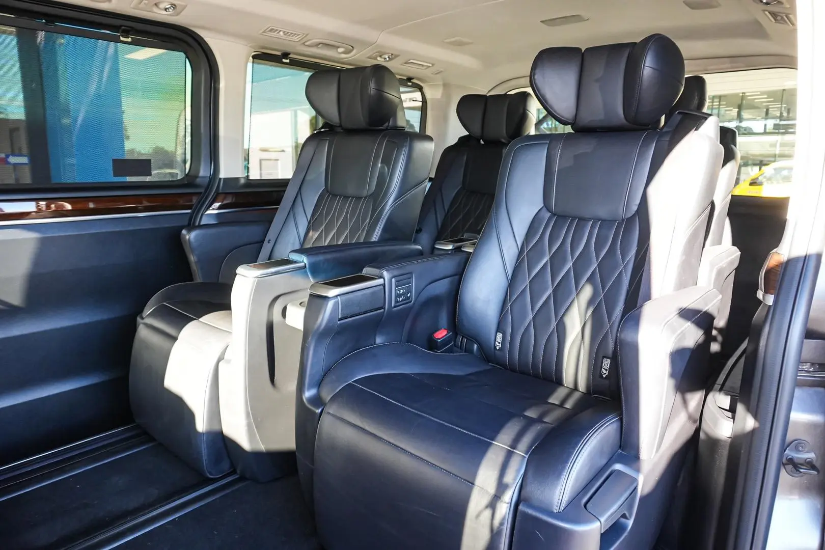 2019 Toyota Granvia Gallery Image 14