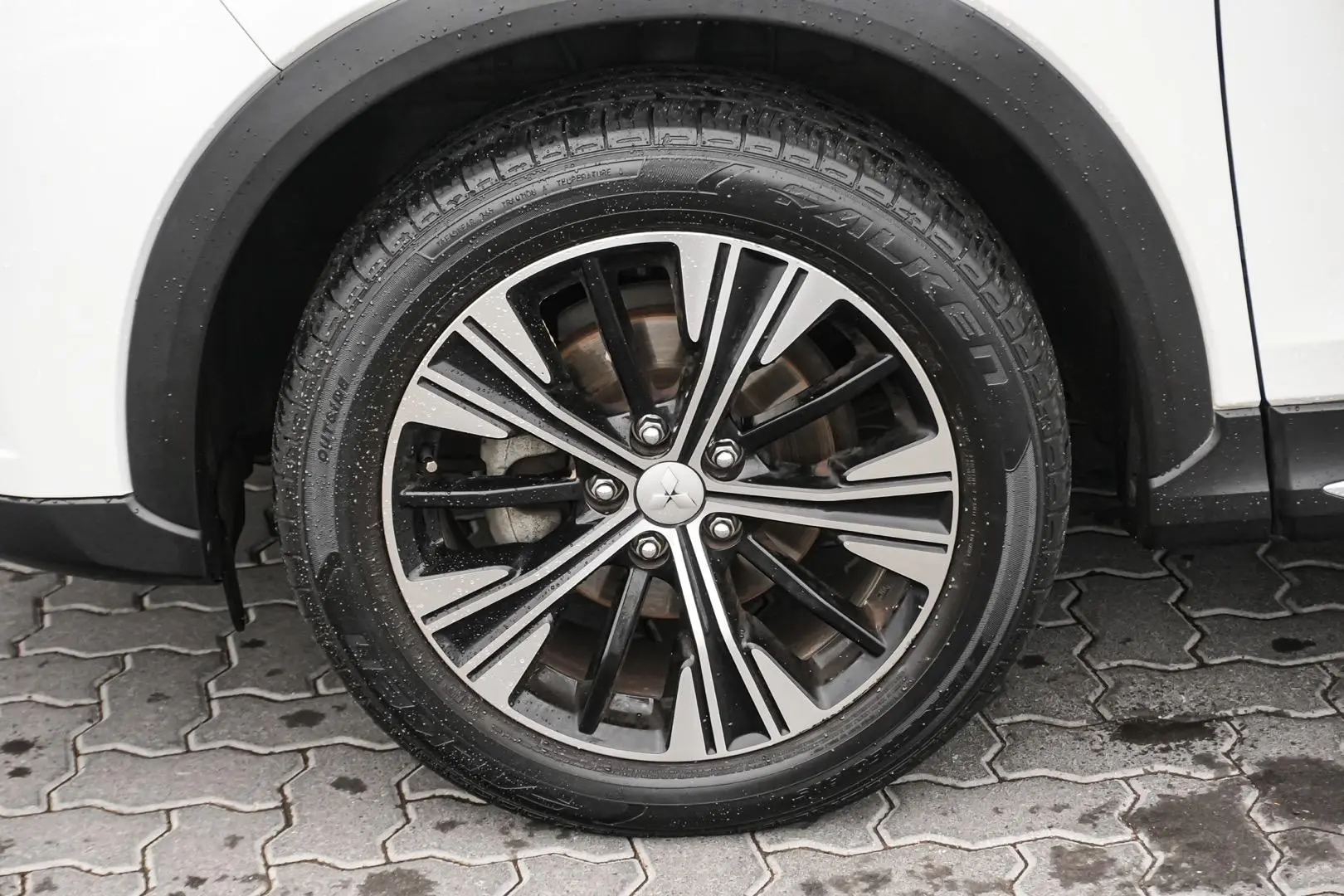 2019 Mitsubishi Eclipse Cross Gallery Image 10