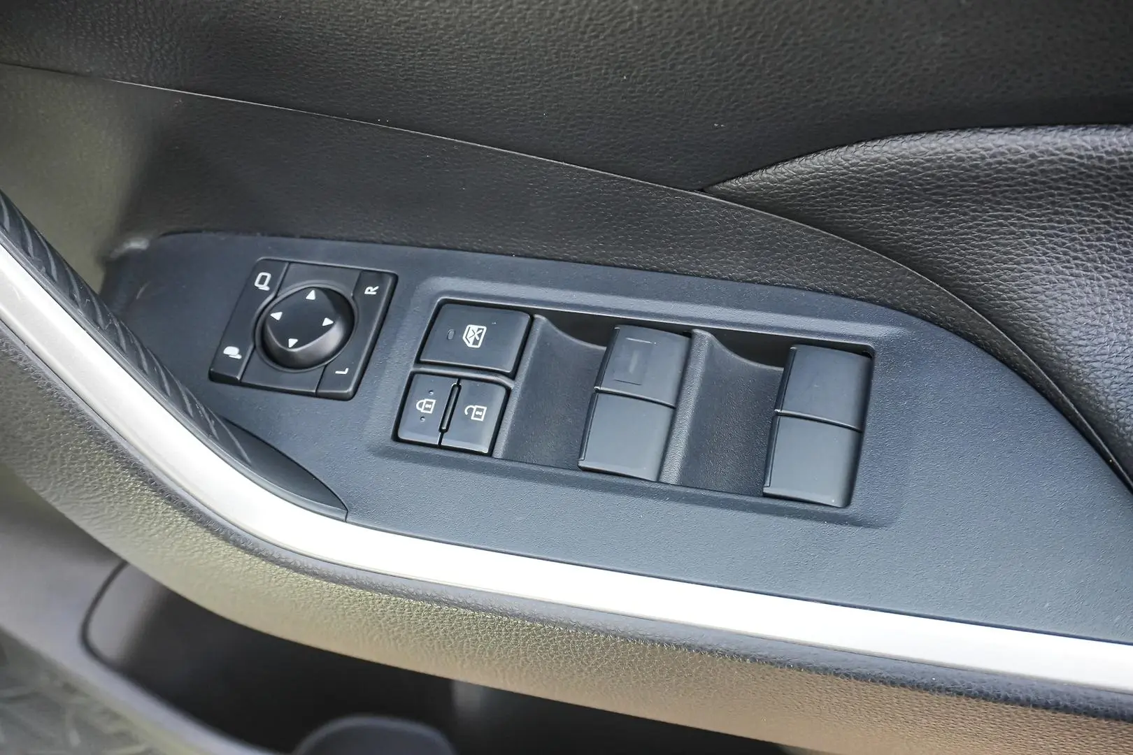 2022 Toyota RAV4 Gallery Image 17