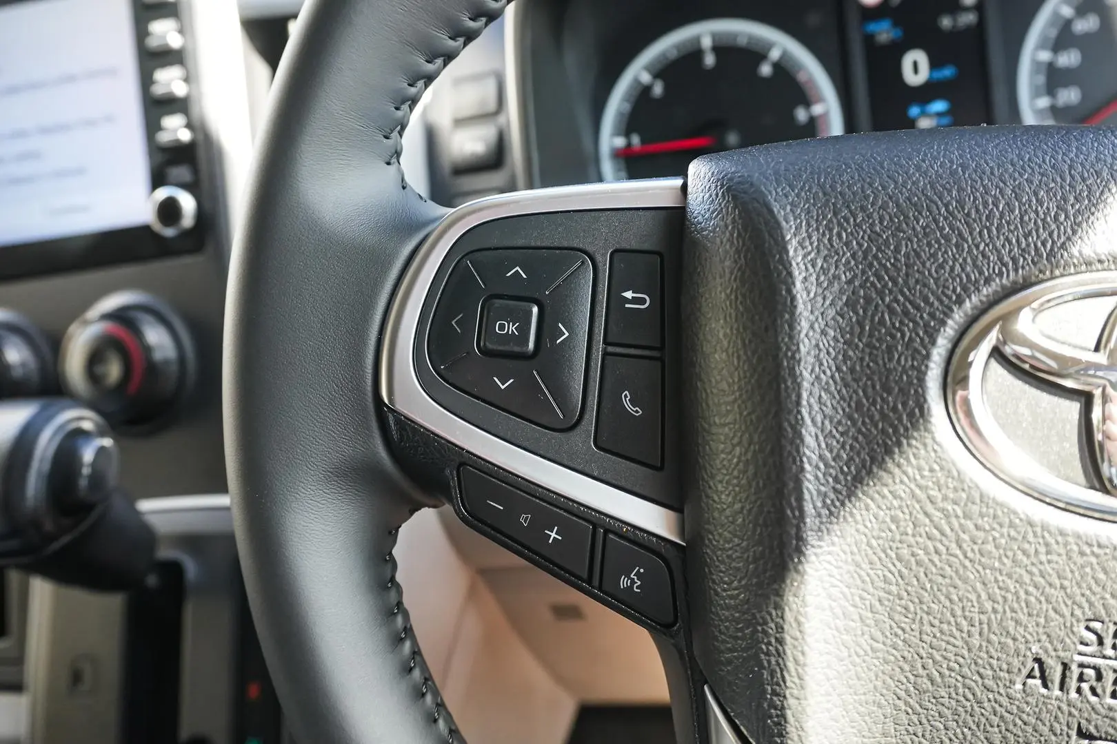 2022 Toyota Hiace Gallery Image 18