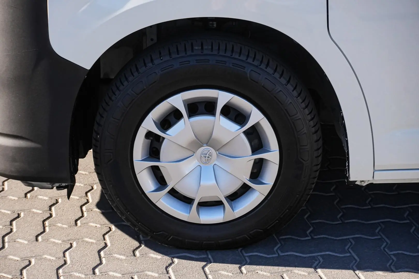 2020 Toyota Hiace Gallery Image 9