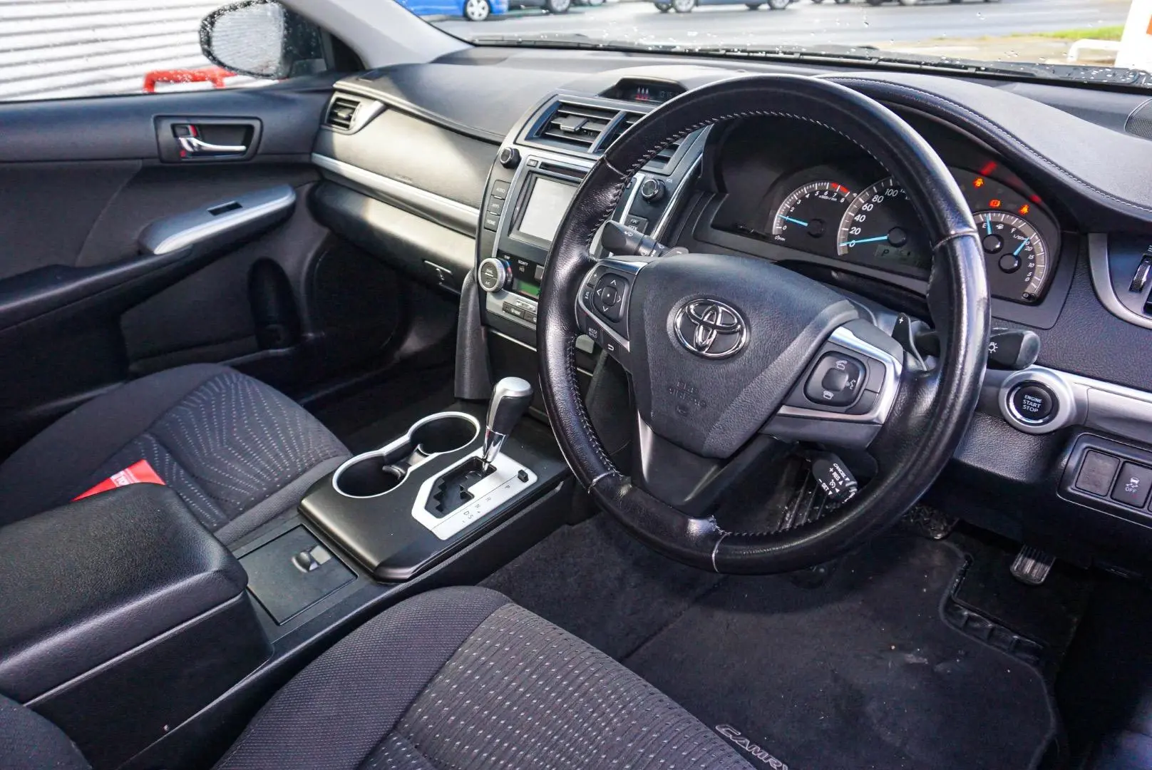 2015 Toyota Camry Gallery Image 7