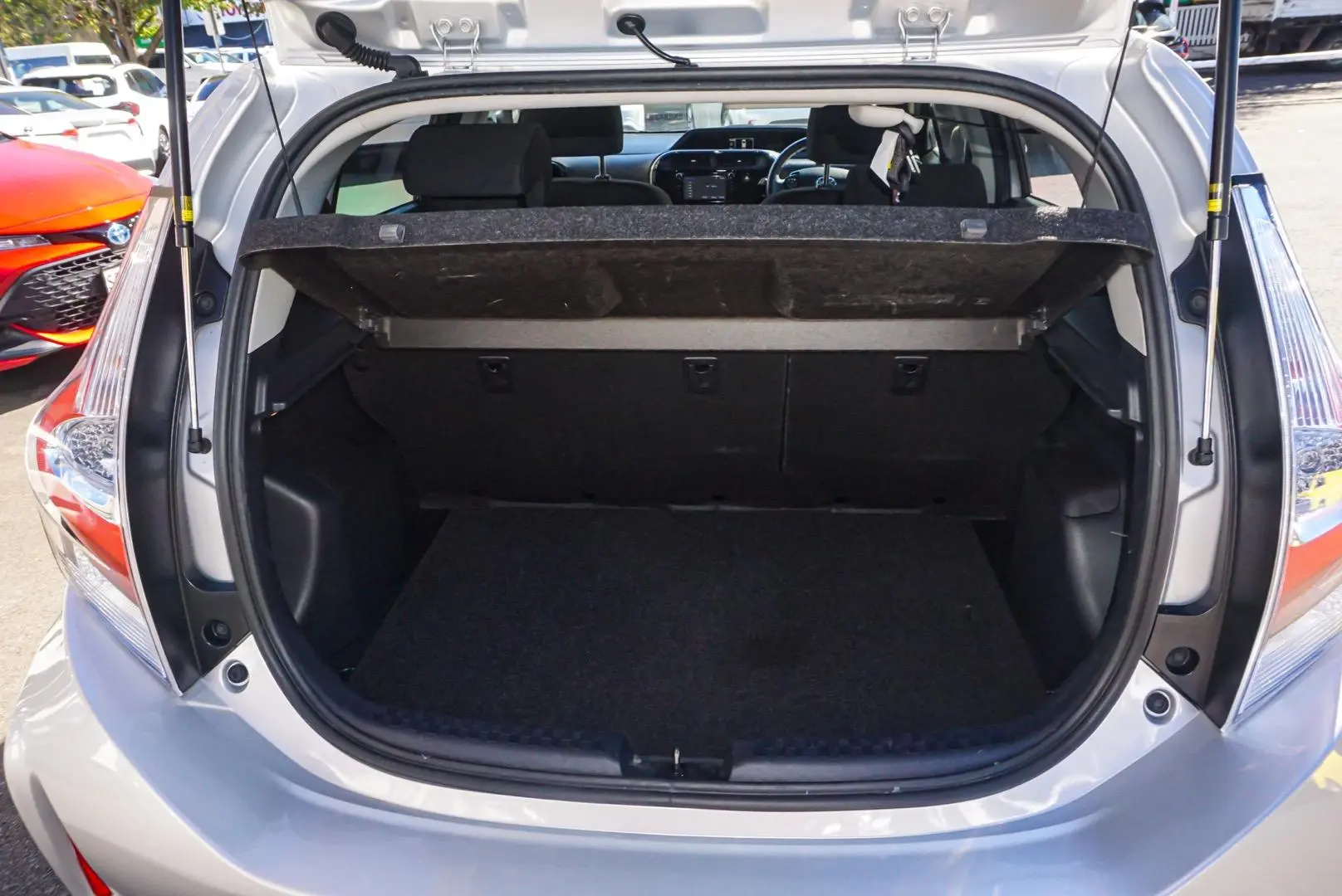 2018 Toyota Prius C Gallery Image 10