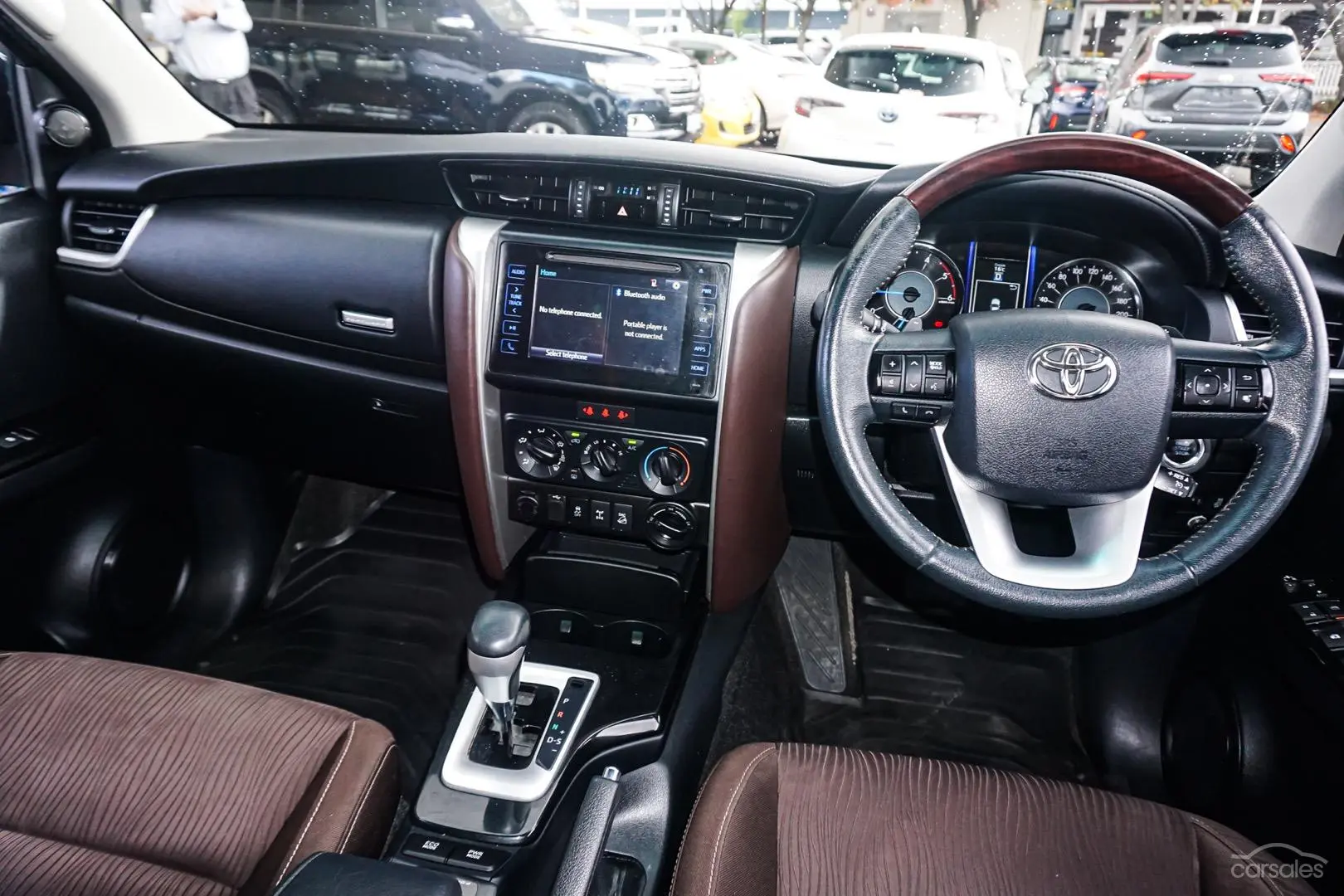 2015 Toyota Fortuner Image 9