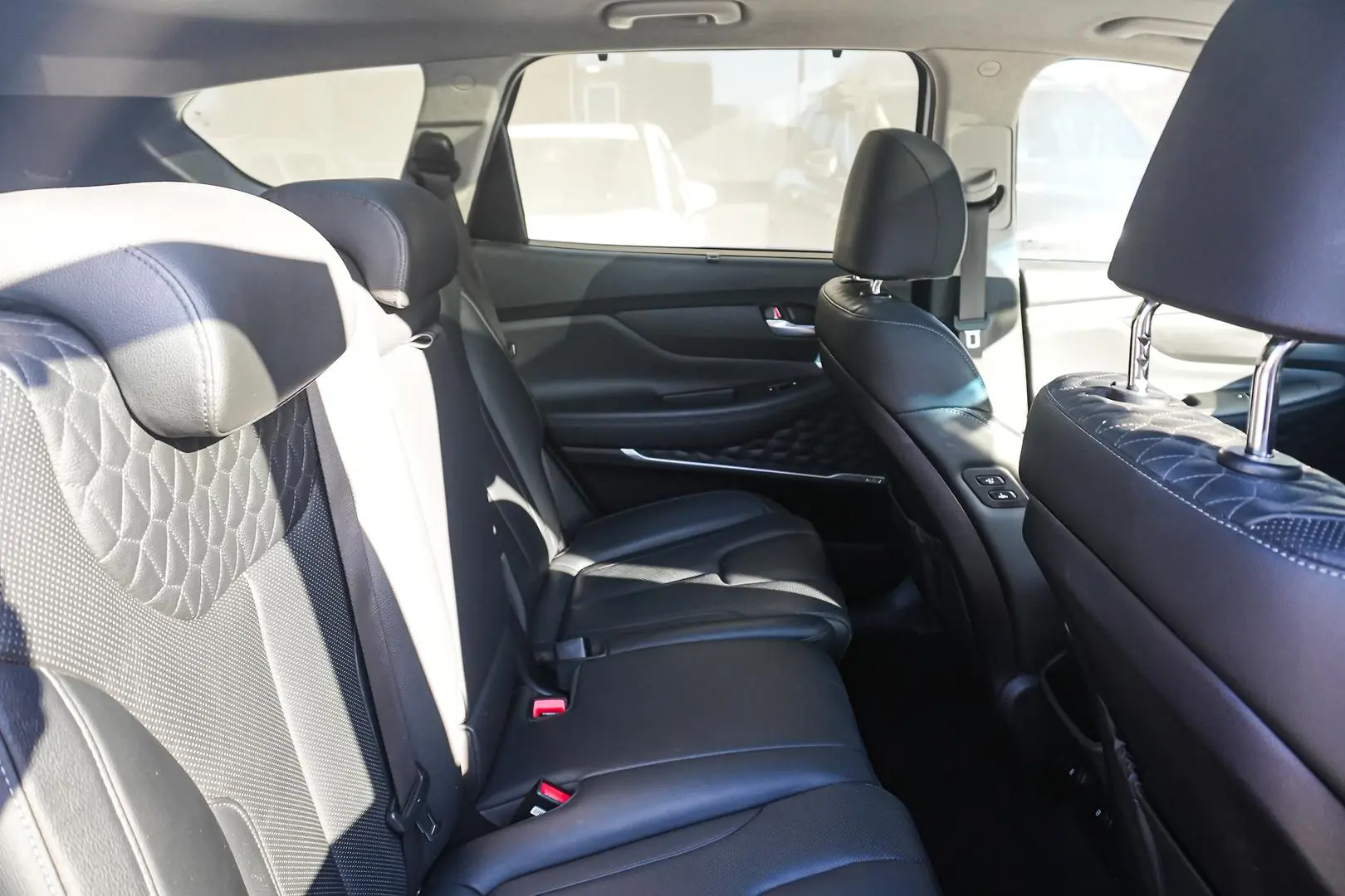 2019 Hyundai Santa Fe Gallery Image 8