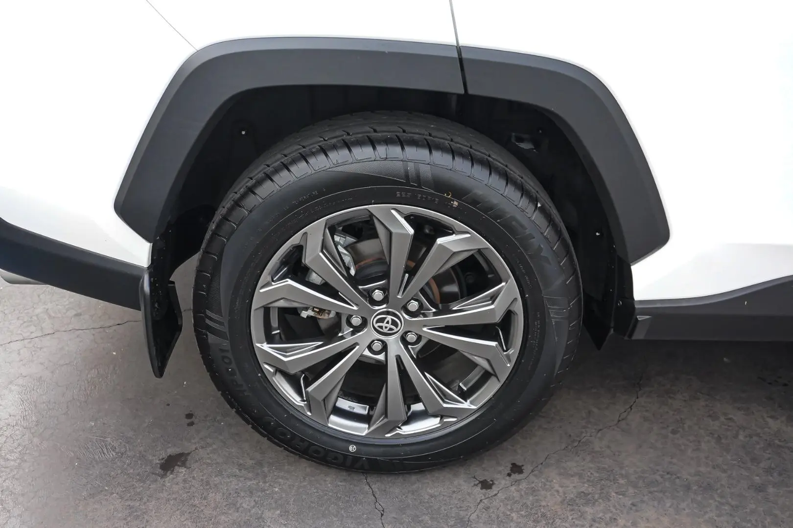 2024 Toyota RAV4 Gallery Image 16