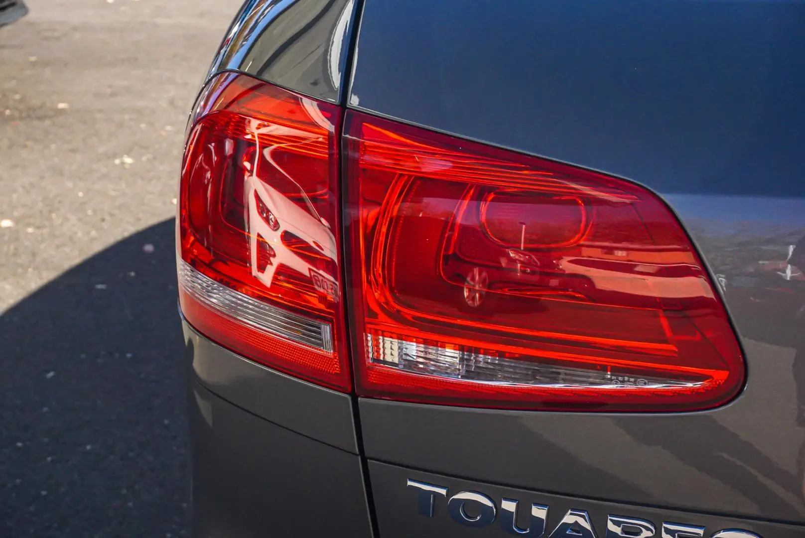 2017 Volkswagen Touareg Gallery Image 13