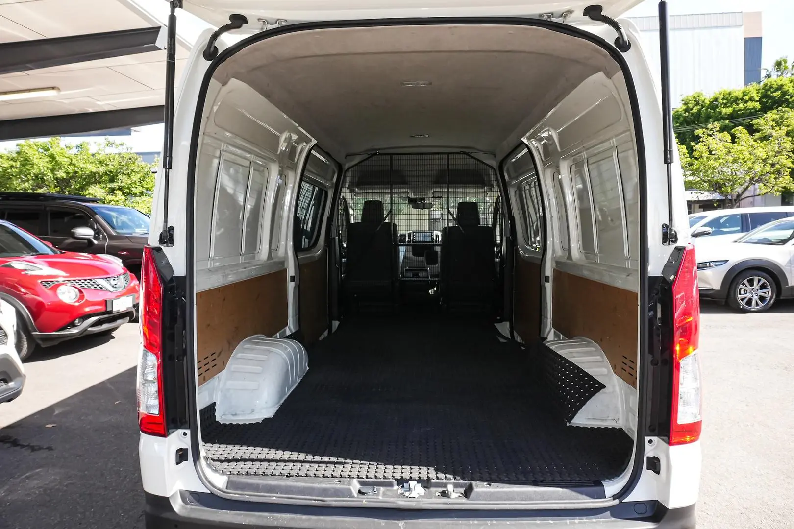 2022 Toyota Hiace Gallery Image 11