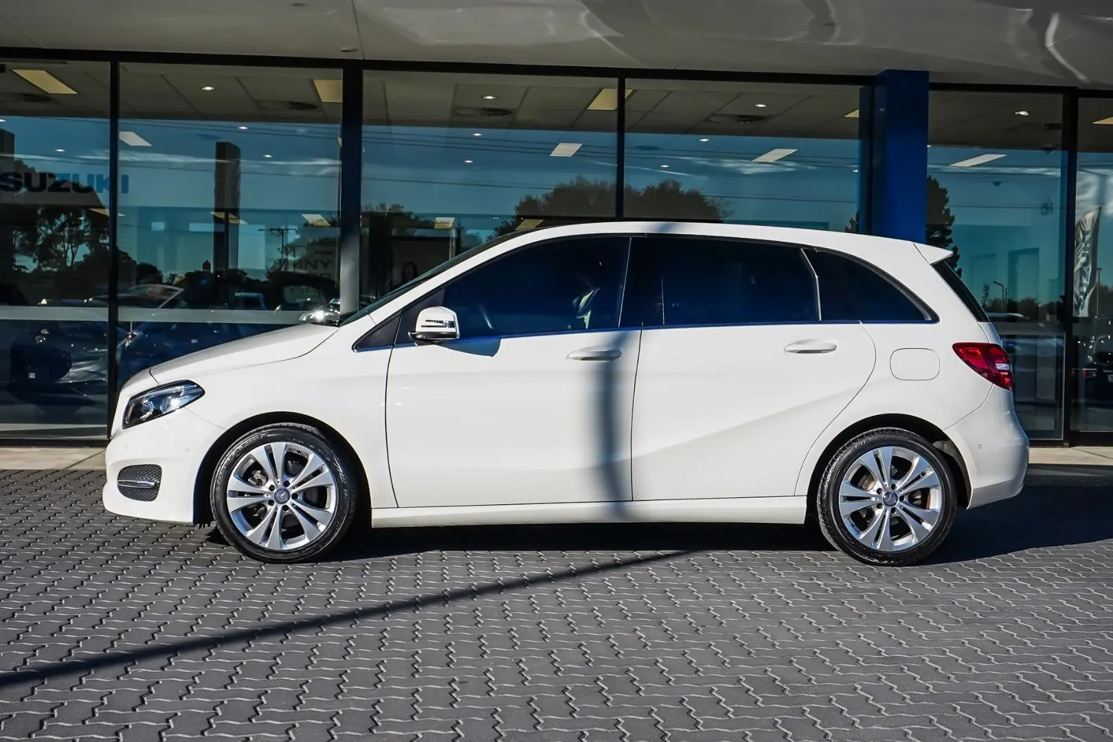 2016 Mercedes-Benz B-Class Gallery Image 3