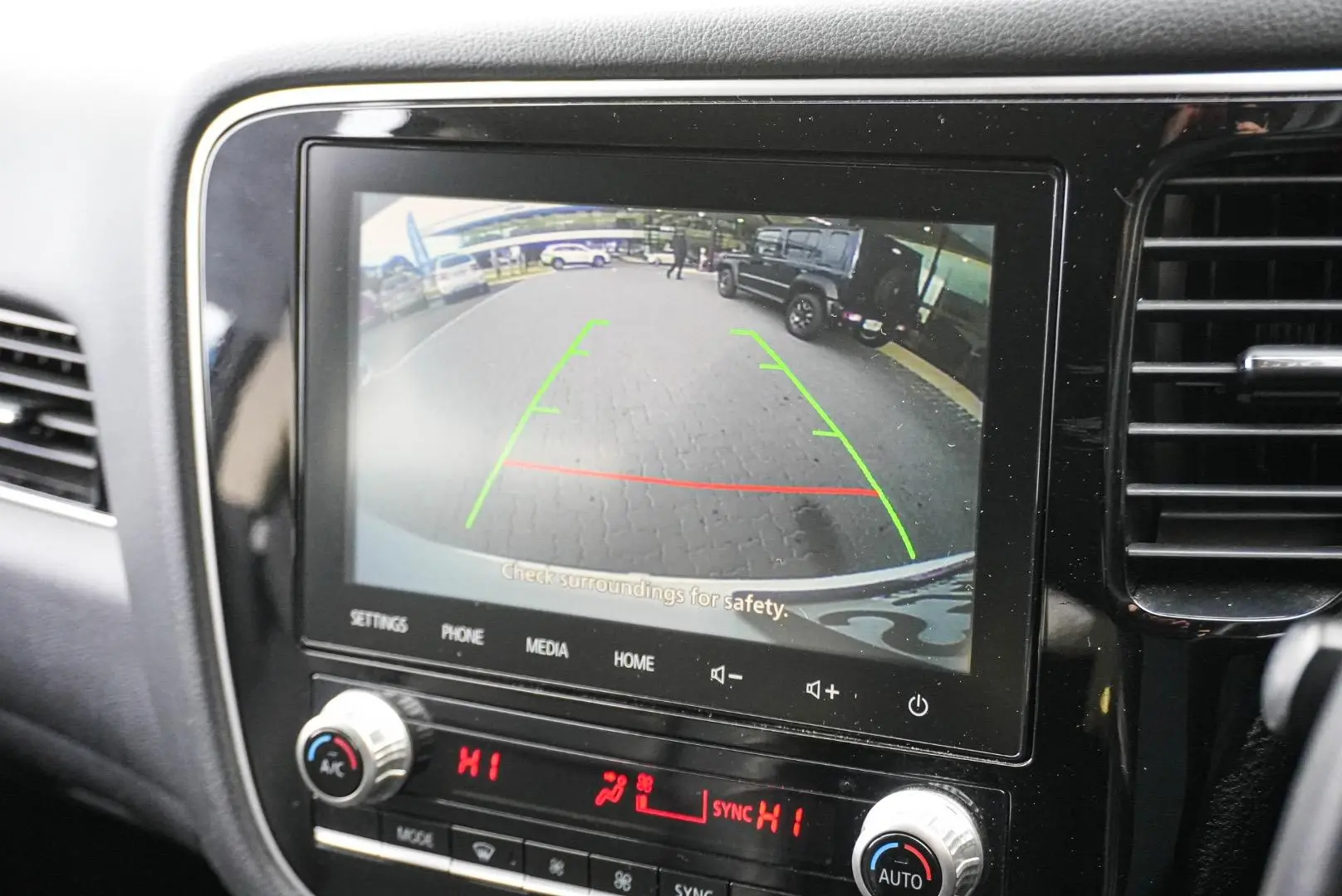 2020 Mitsubishi Outlander Gallery Image 21