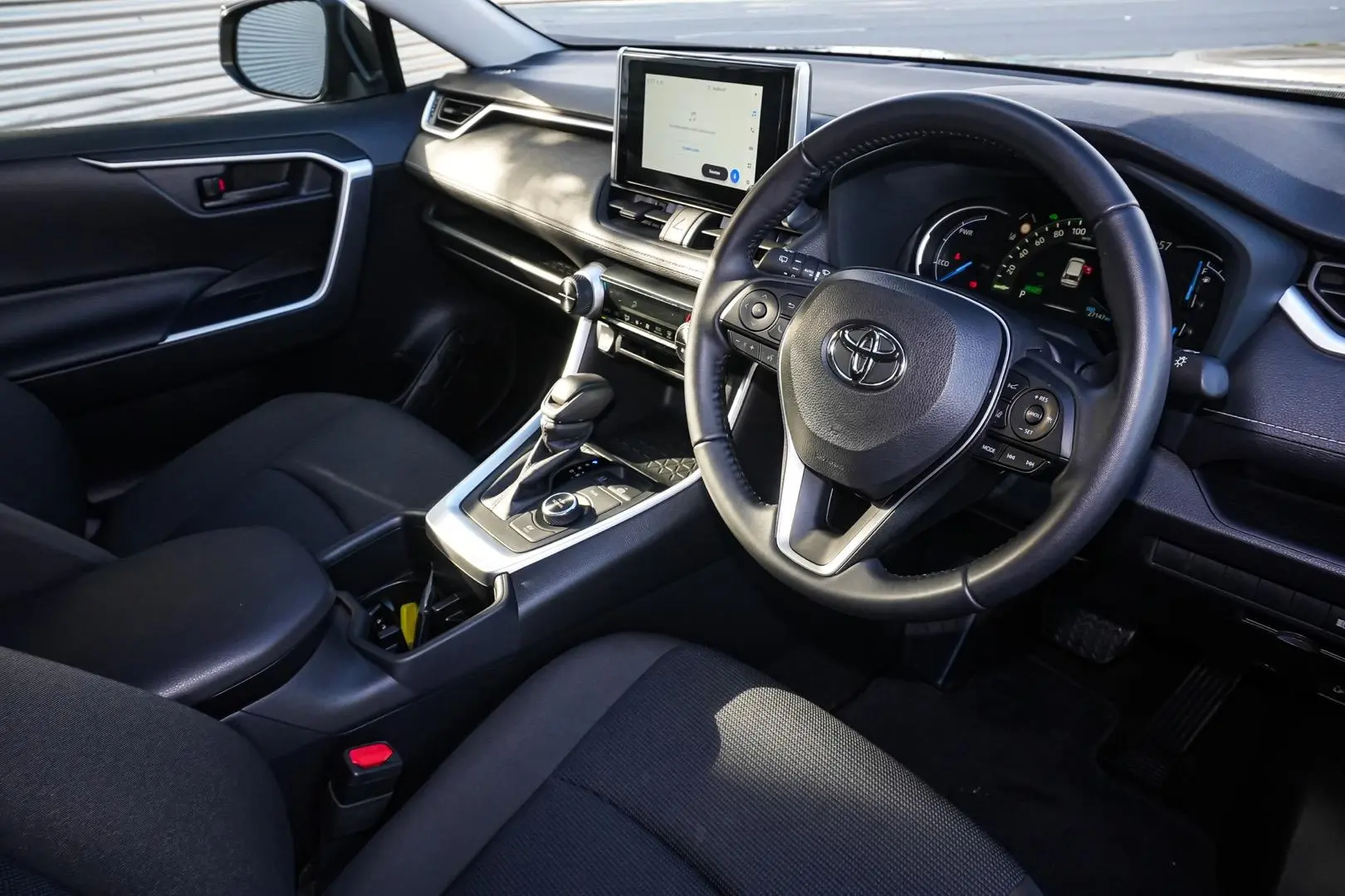 2025 Toyota RAV4 Gallery Image 16