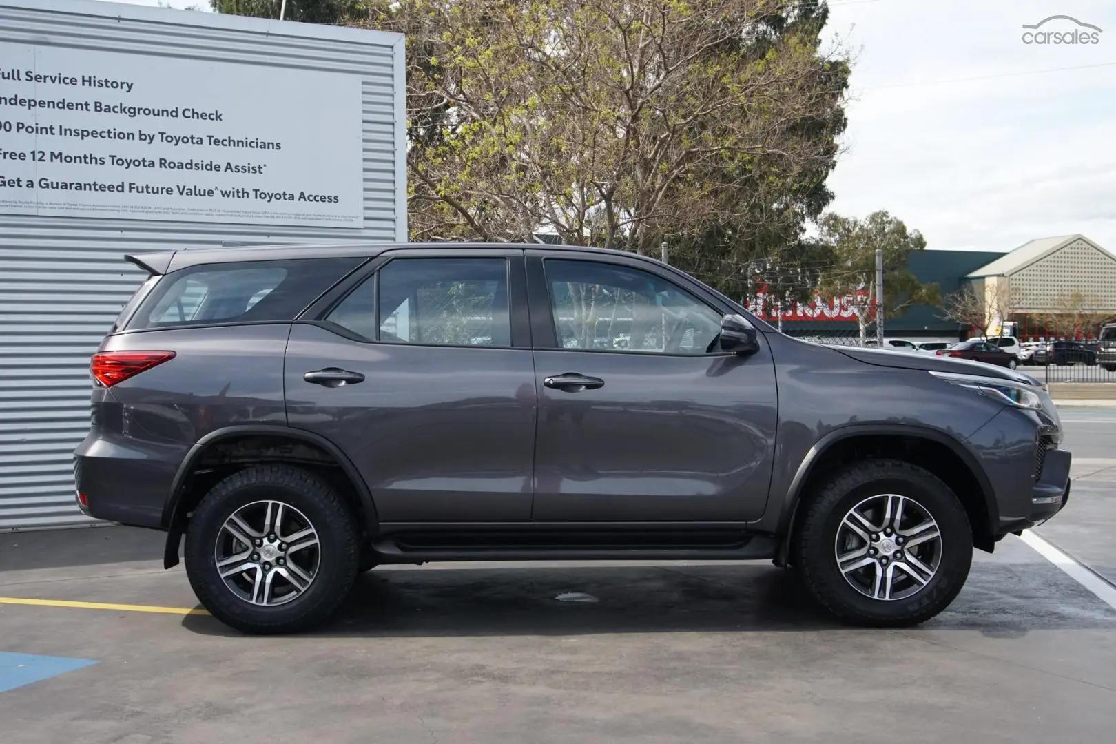 2021 Toyota Fortuner Image 3