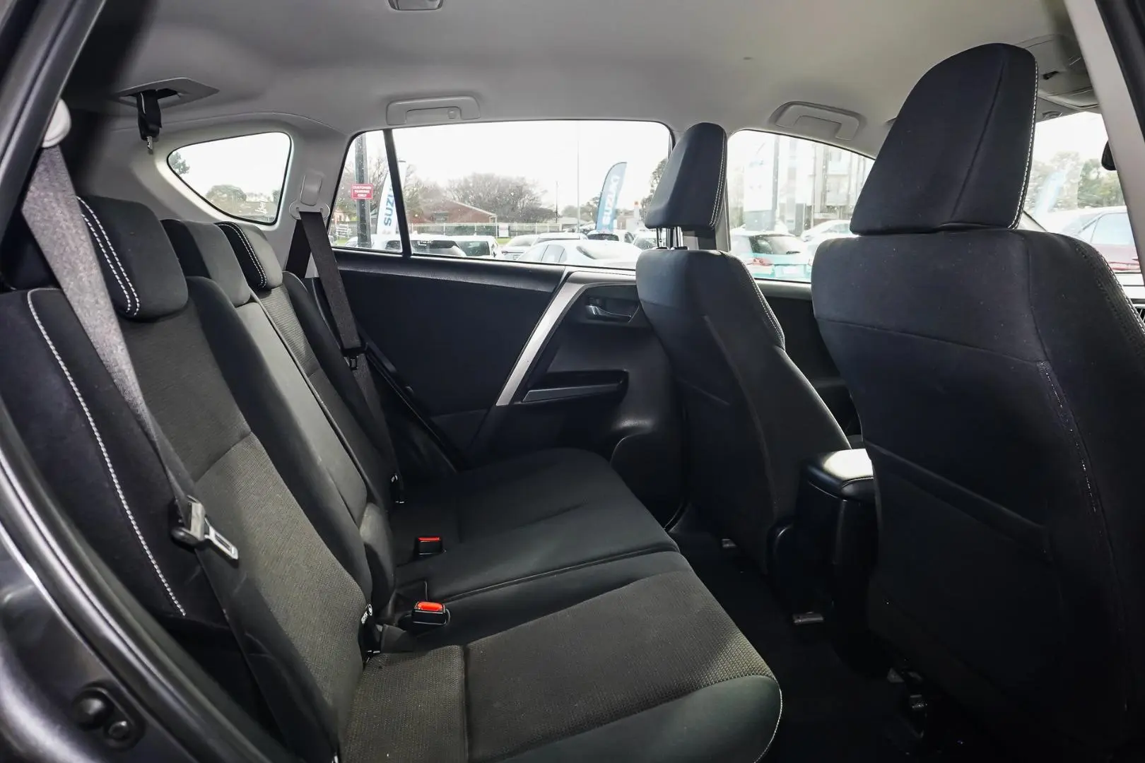 2018 Toyota RAV4 Gallery Image 8