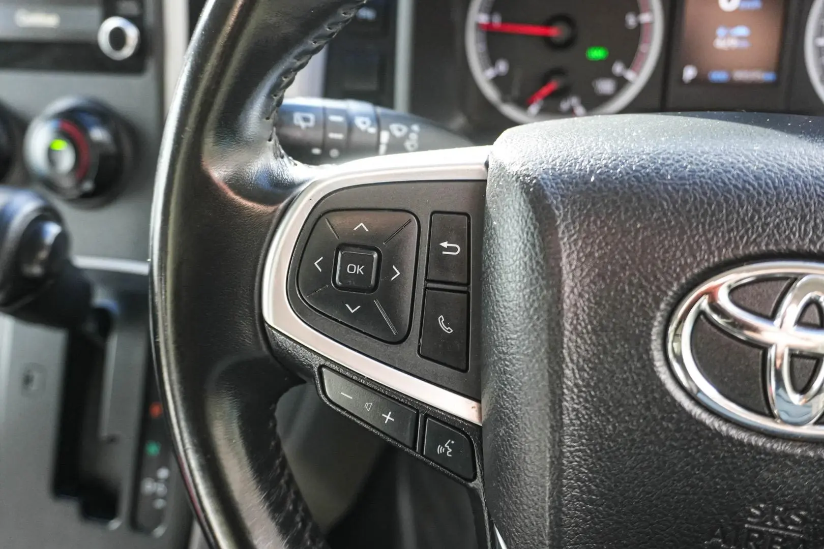 2020 Toyota Hiace Gallery Image 19