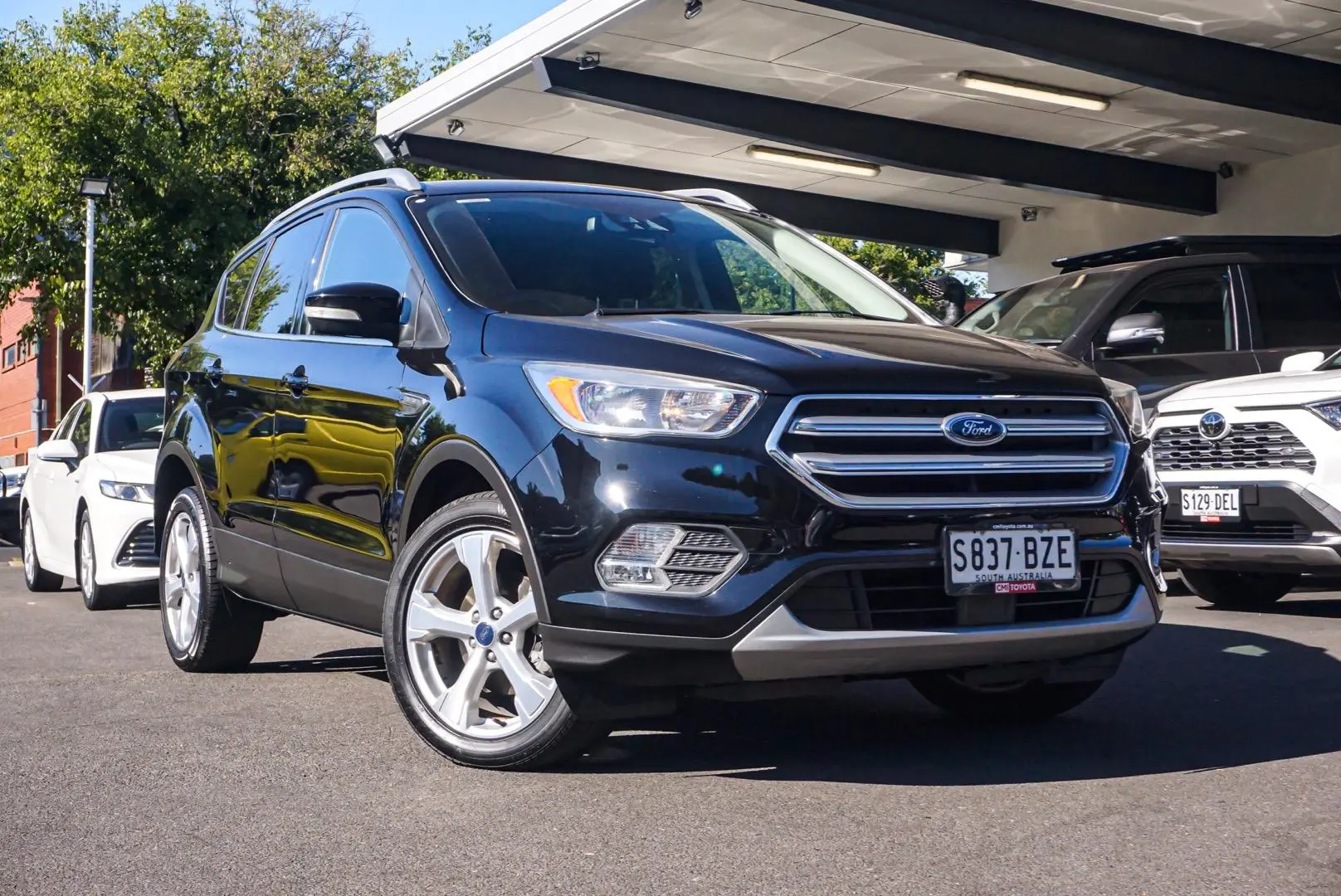 2017 Ford Escape Gallery Image 2