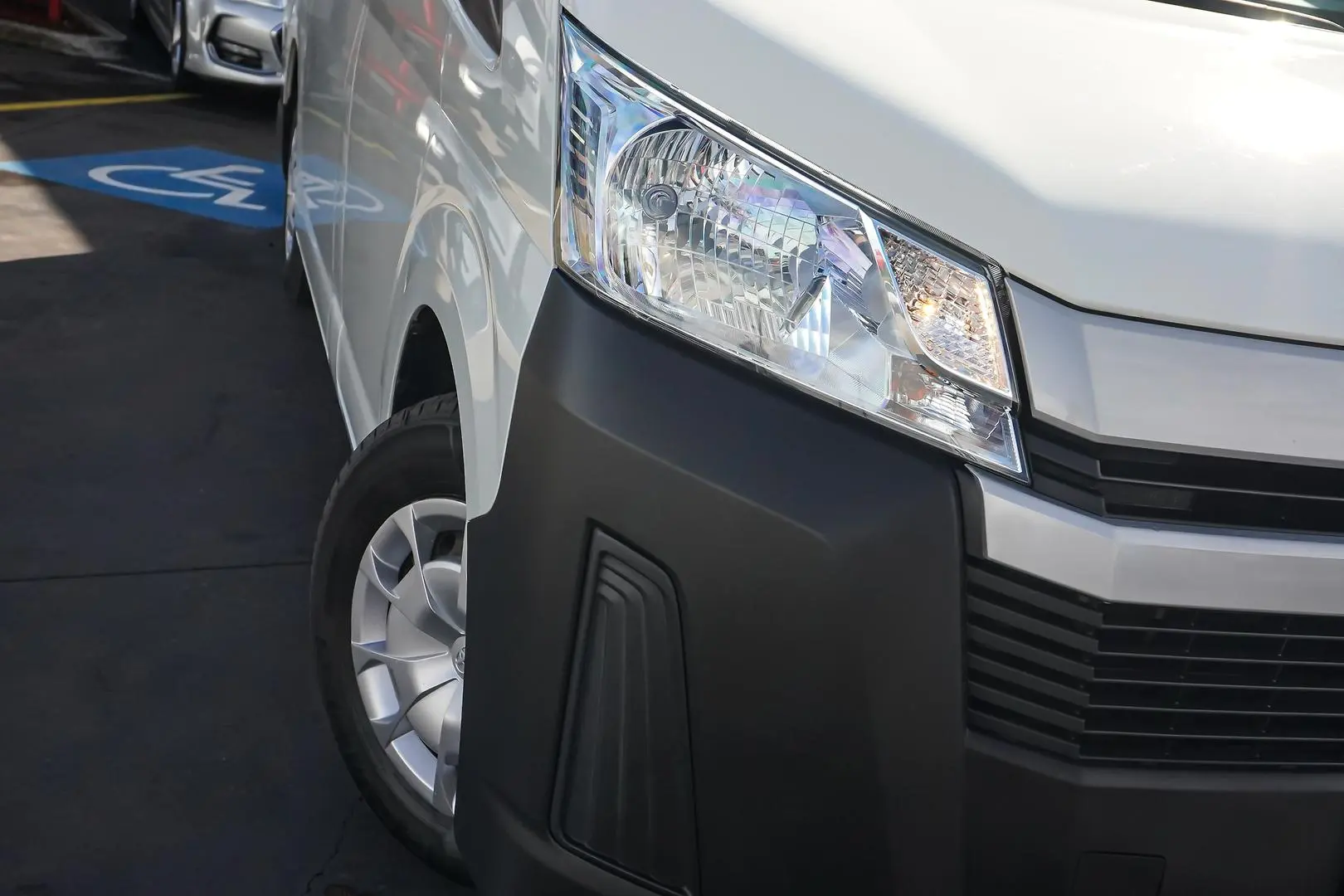 2020 Toyota Hiace Gallery Image 10