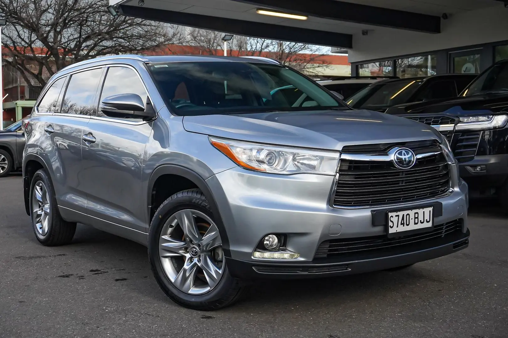 2016 Toyota Kluger Gallery Image 2