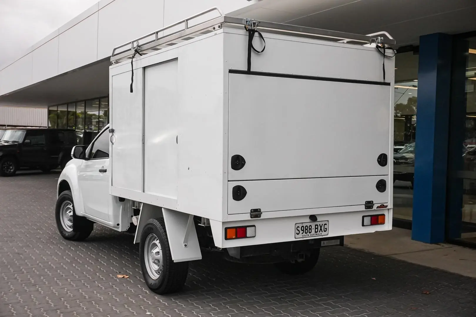 2018 Isuzu D-MAX Gallery Image 3