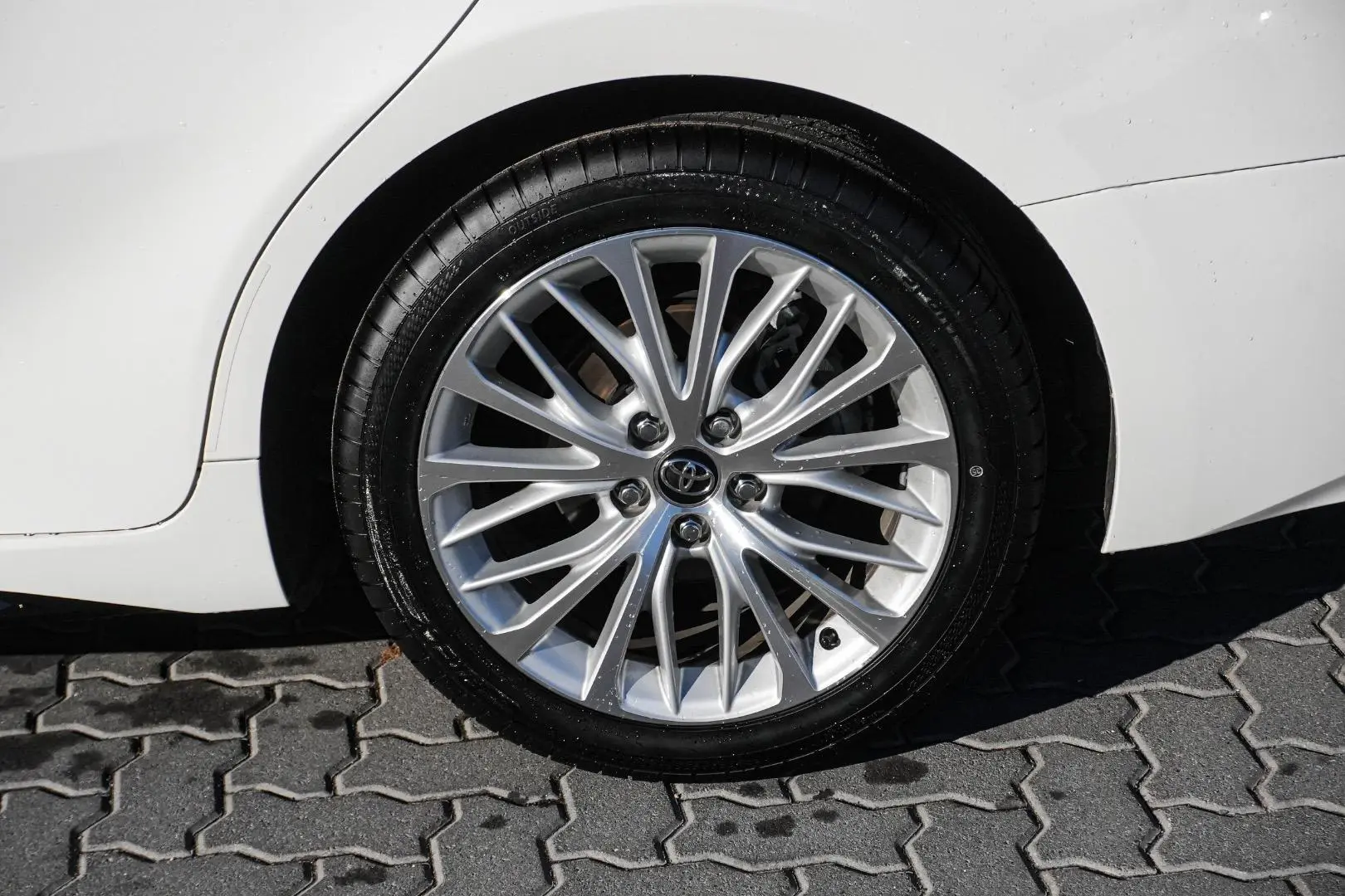 2019 Toyota Camry Gallery Image 13
