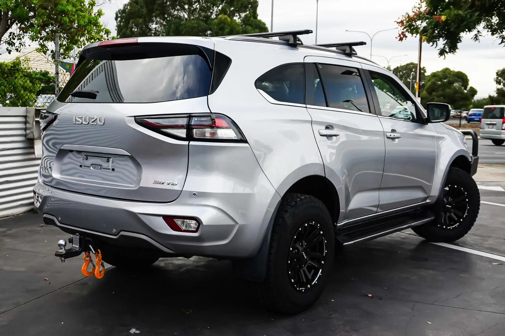 2022 Isuzu MU-X Gallery Image 3