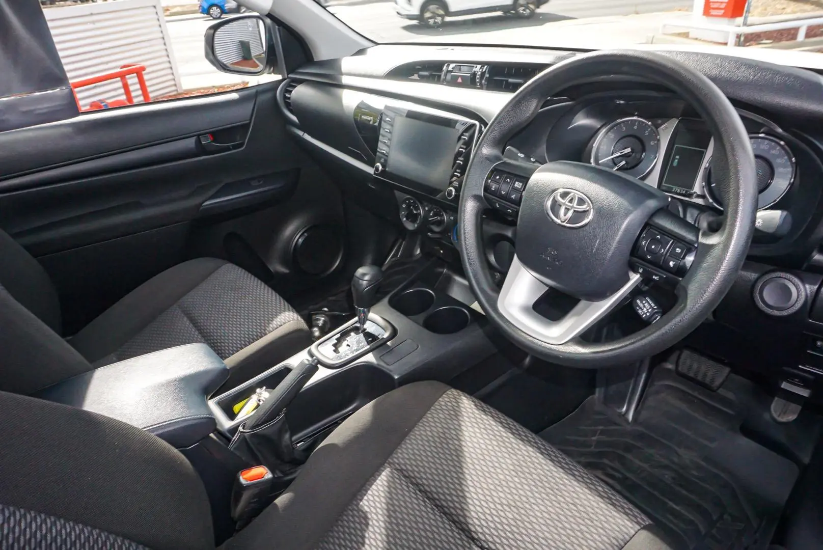 2022 Toyota Hilux Gallery Image 6