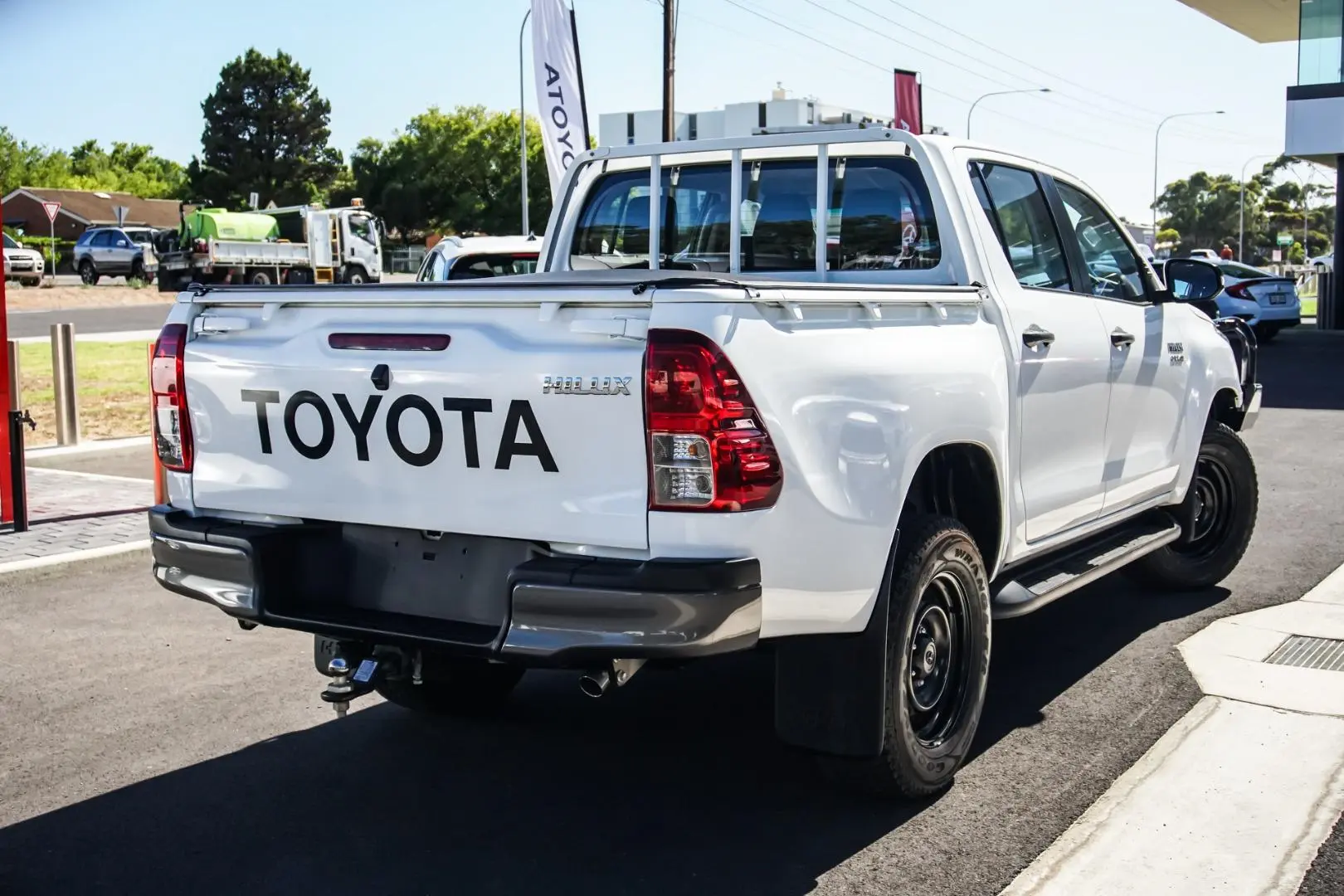 2021 Toyota Hilux Gallery Image 2