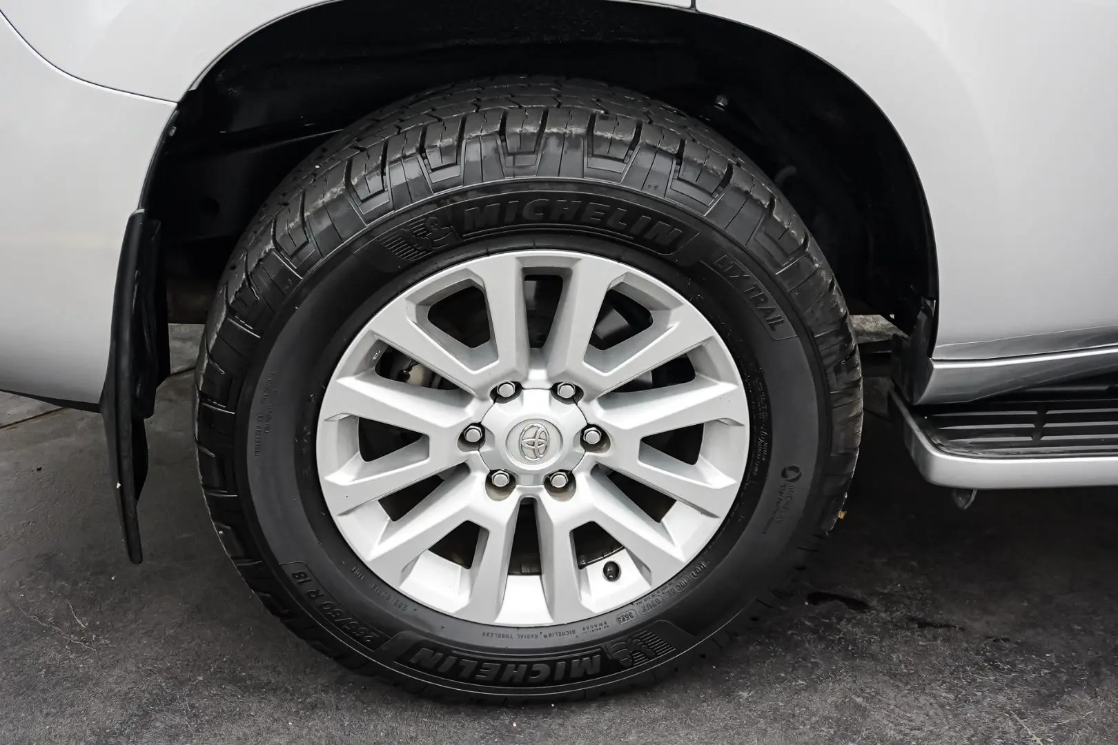 2016 Toyota Landcruiser Prado Gallery Image 19