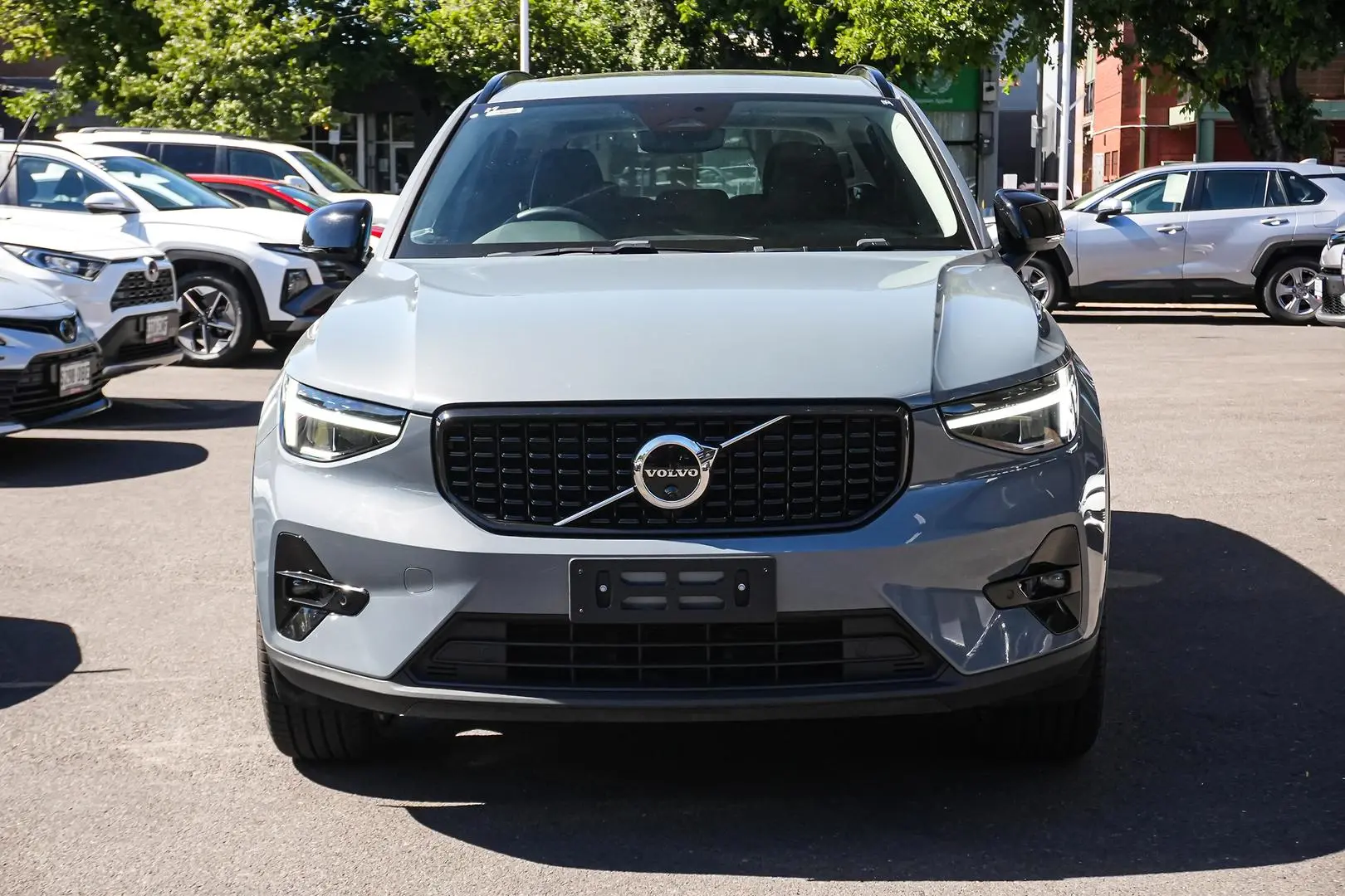2023 Volvo XC40 Gallery Image 4