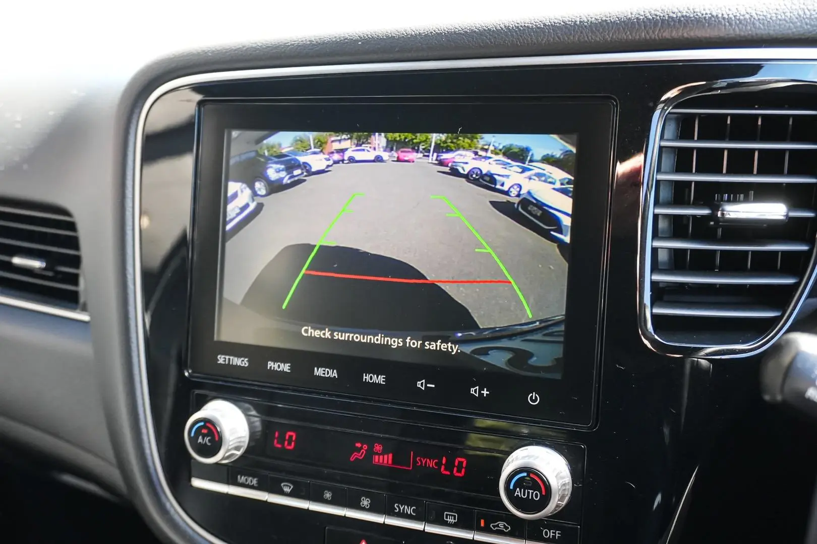 2020 Mitsubishi Outlander Gallery Image 22