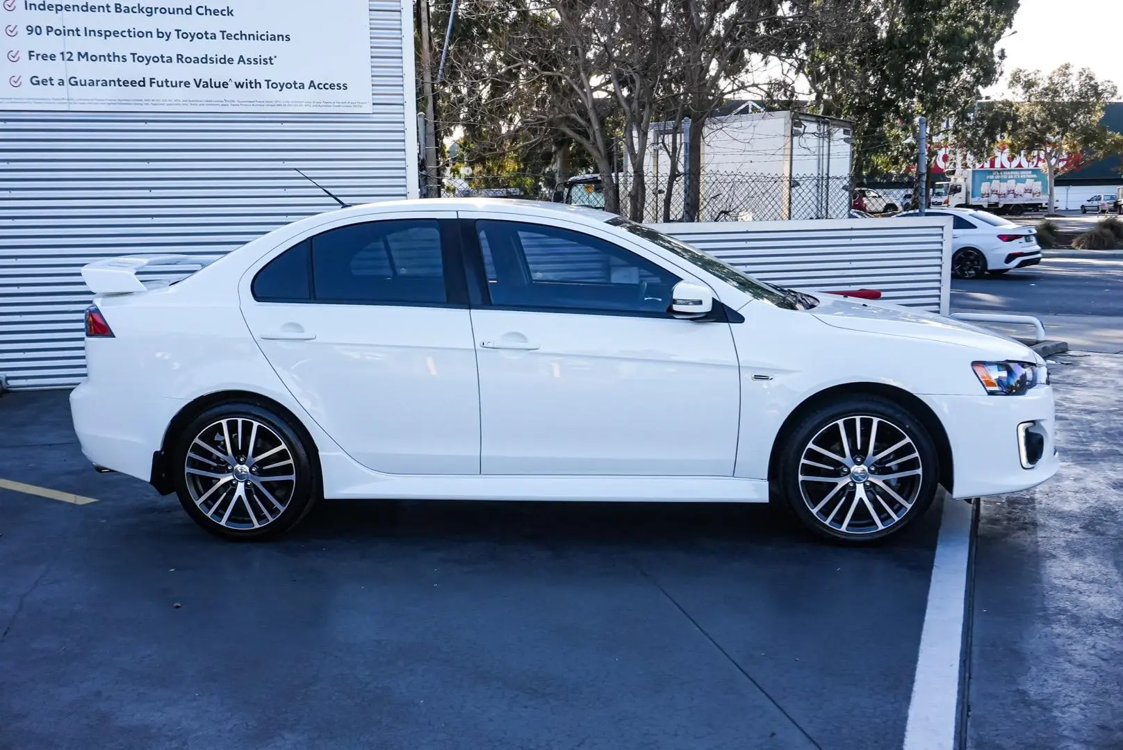 2017 Mitsubishi Lancer Gallery Image 4