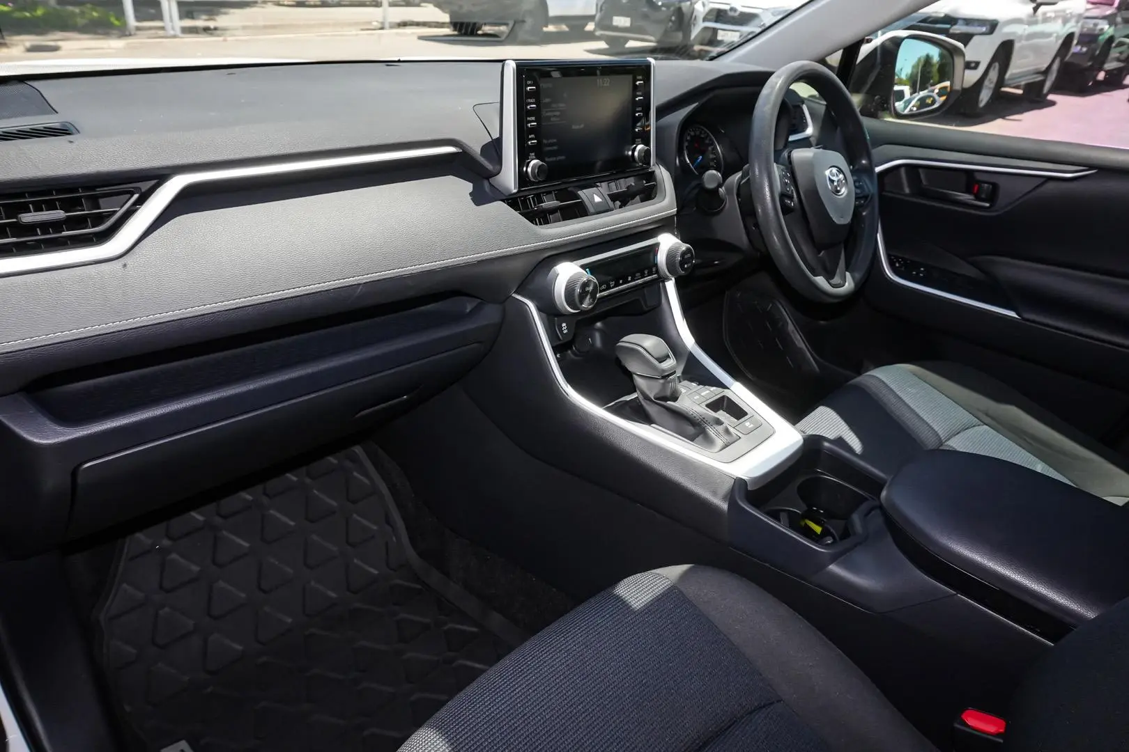 2019 Toyota RAV4 Gallery Image 9